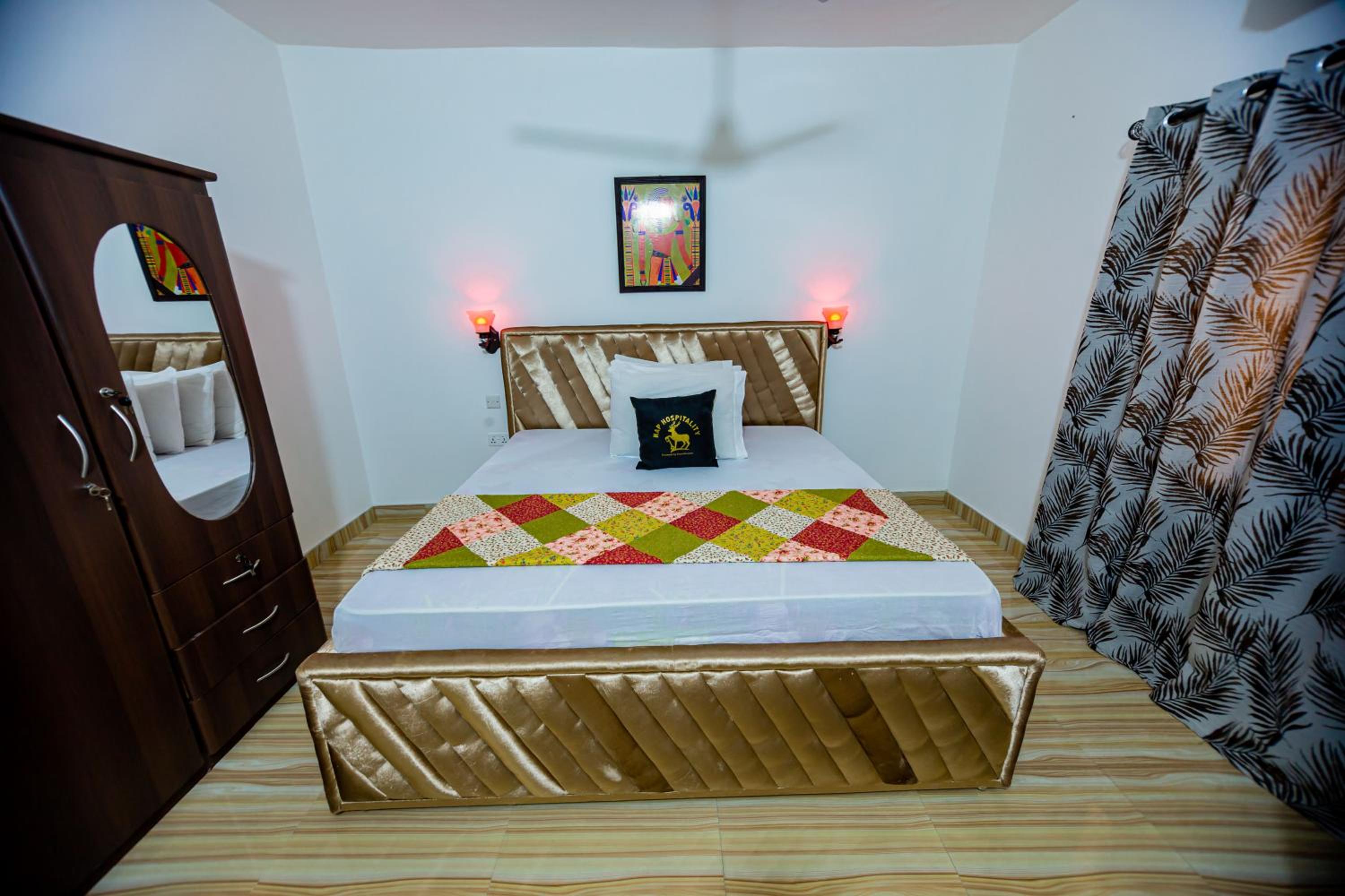 Queen Room with Balcony photo 3