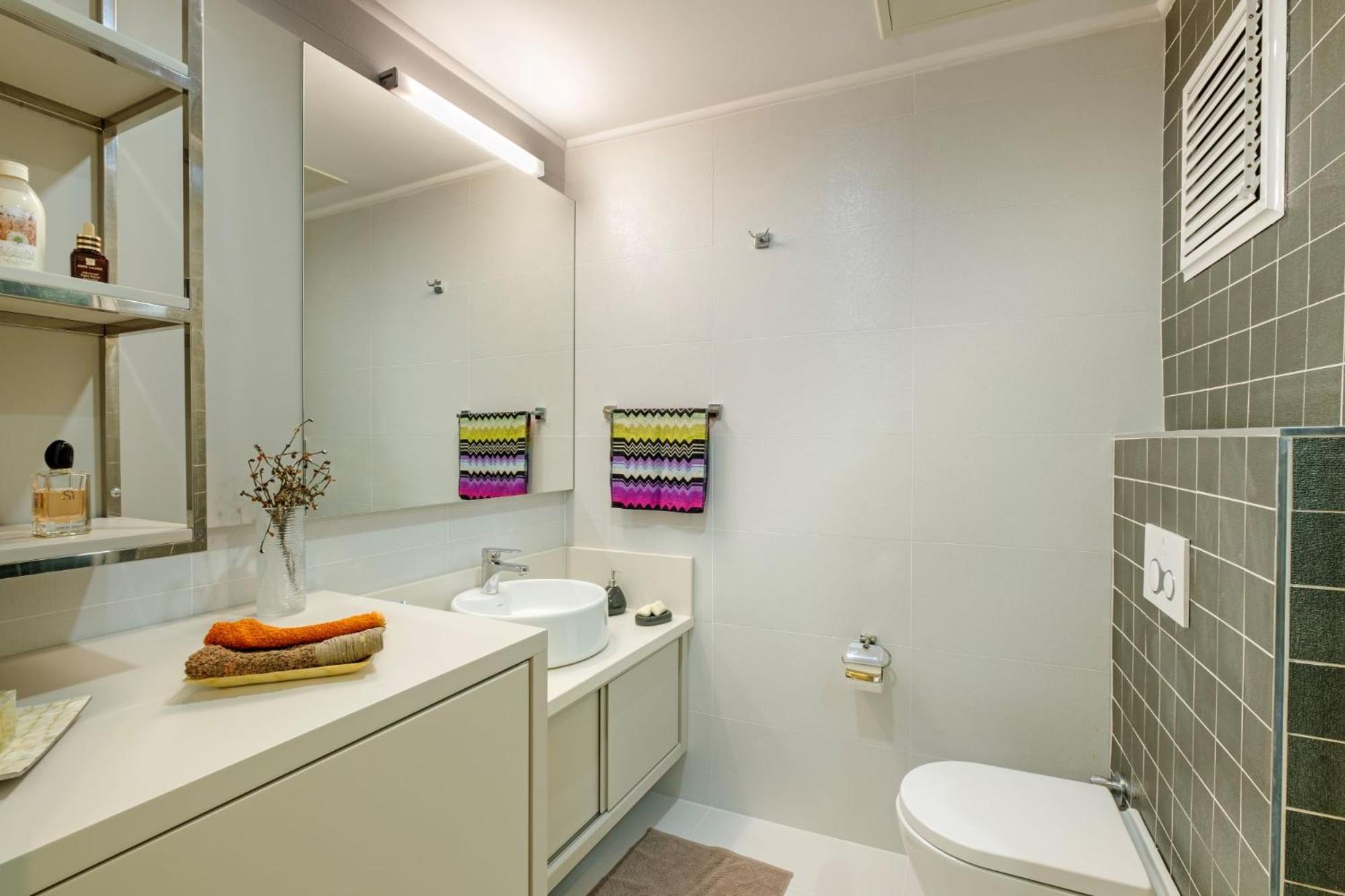 Suite with Garden View thumbnail 5