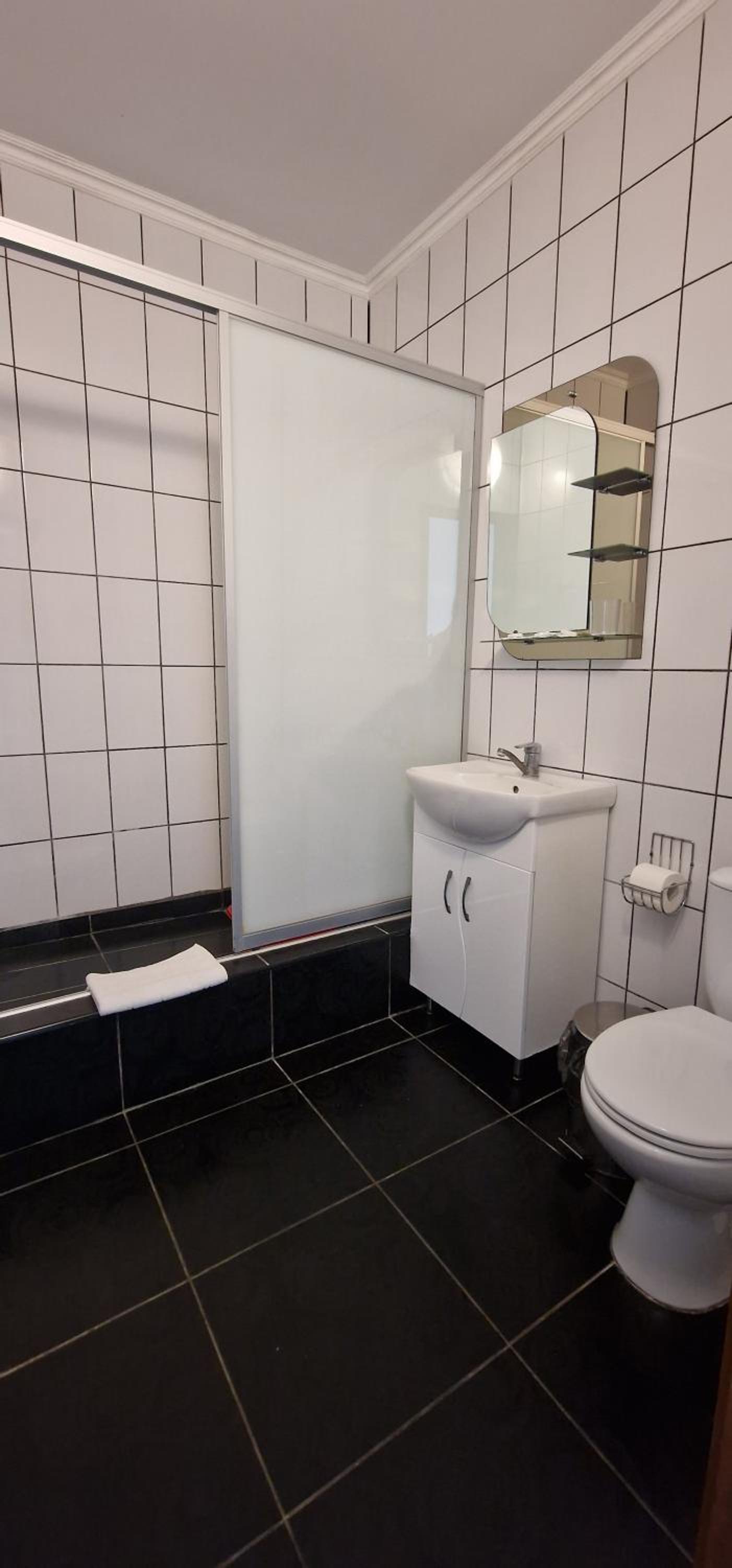 Apartment (3 Adults)
