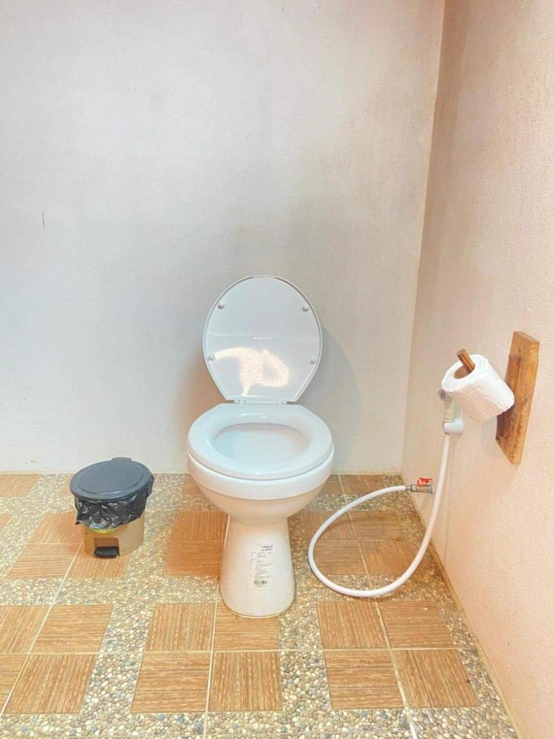 Double Room with Private Bathroom - Photo 11