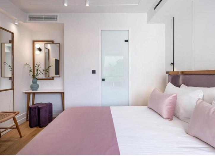 Petite Double Room - Photo 8