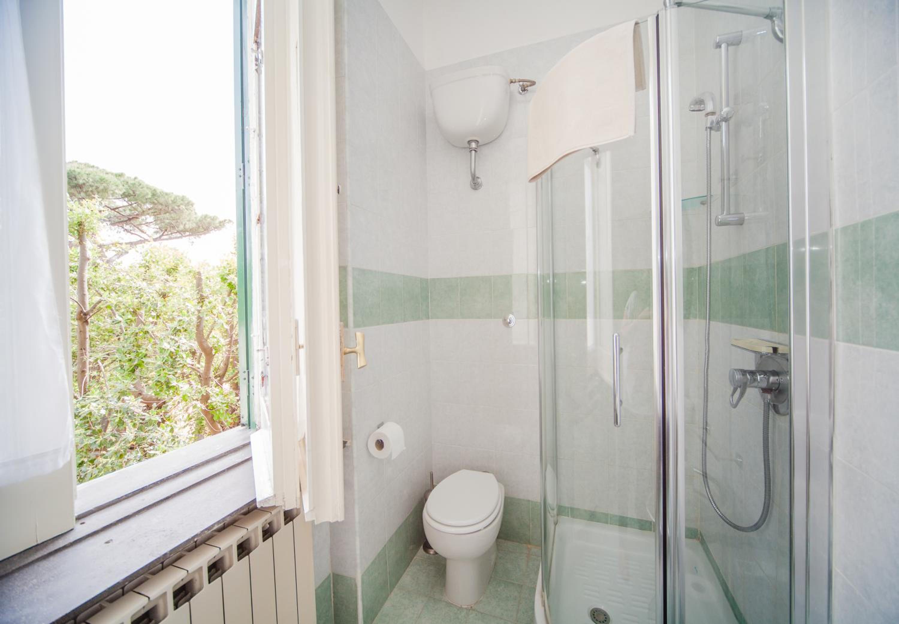 Double Room with Private Bathroom - Photo 6