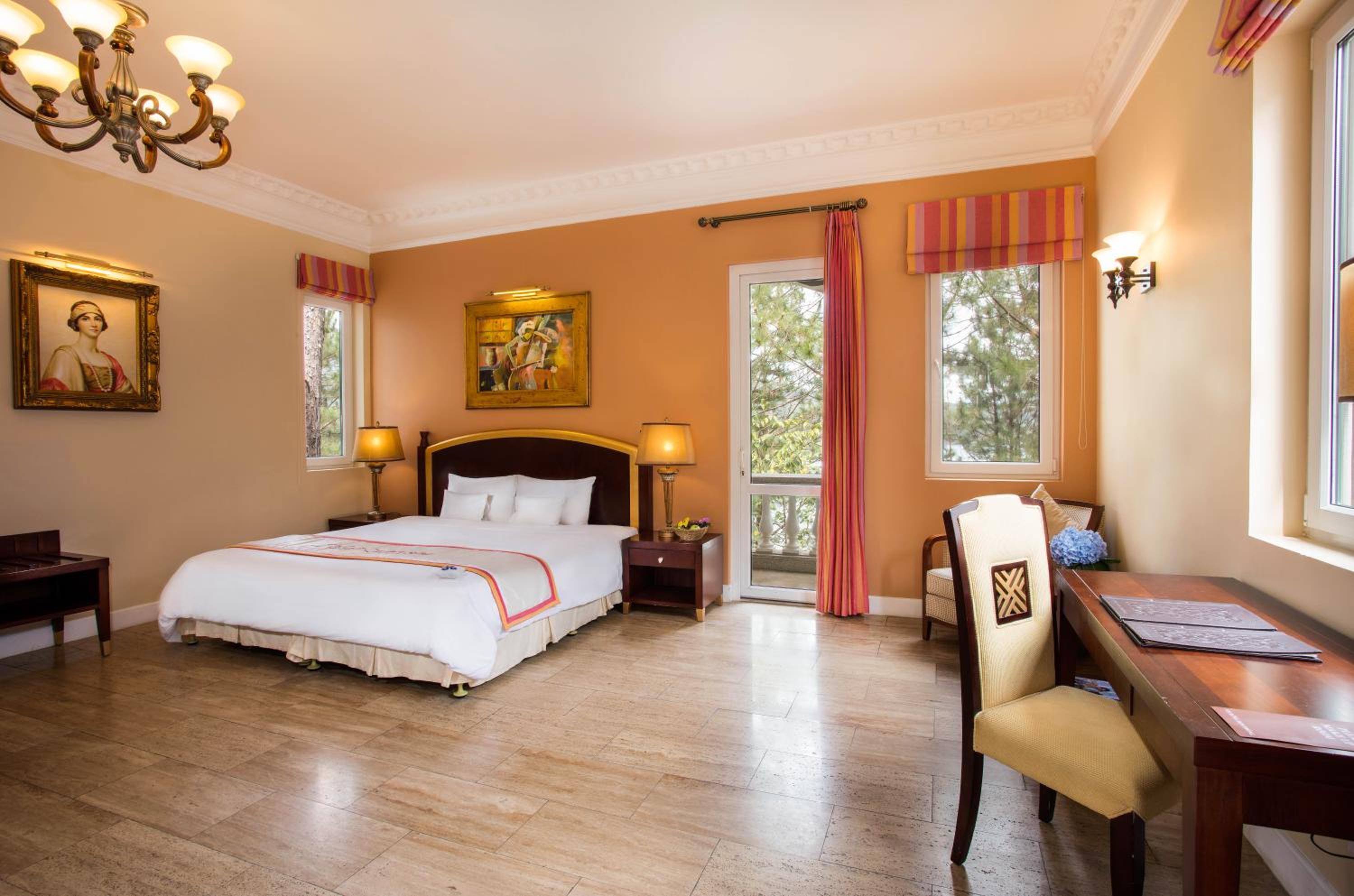 Luxury Double or Twin Room with Partial Lake View - Photo 1