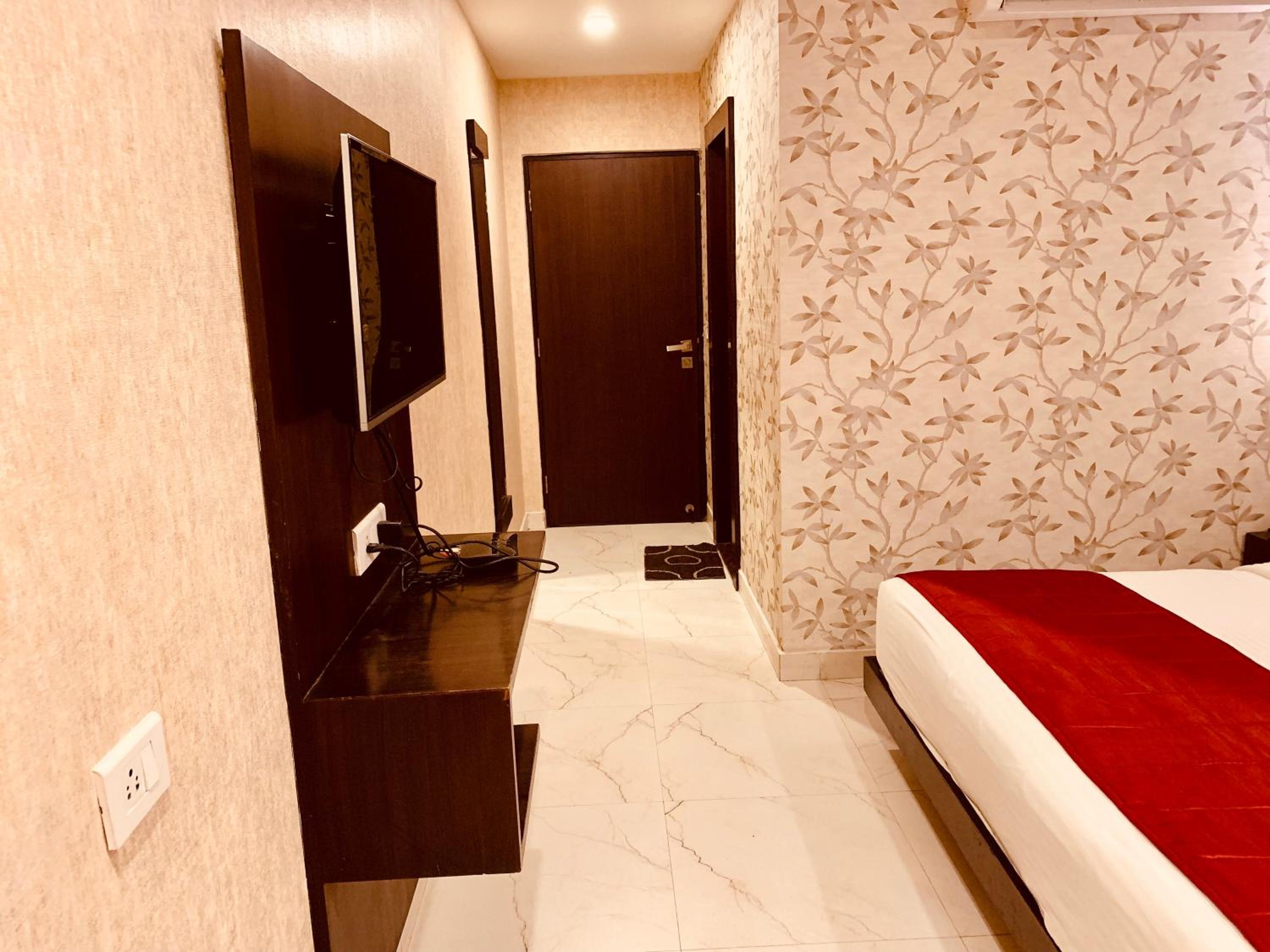 Deluxe Room - Photo 4