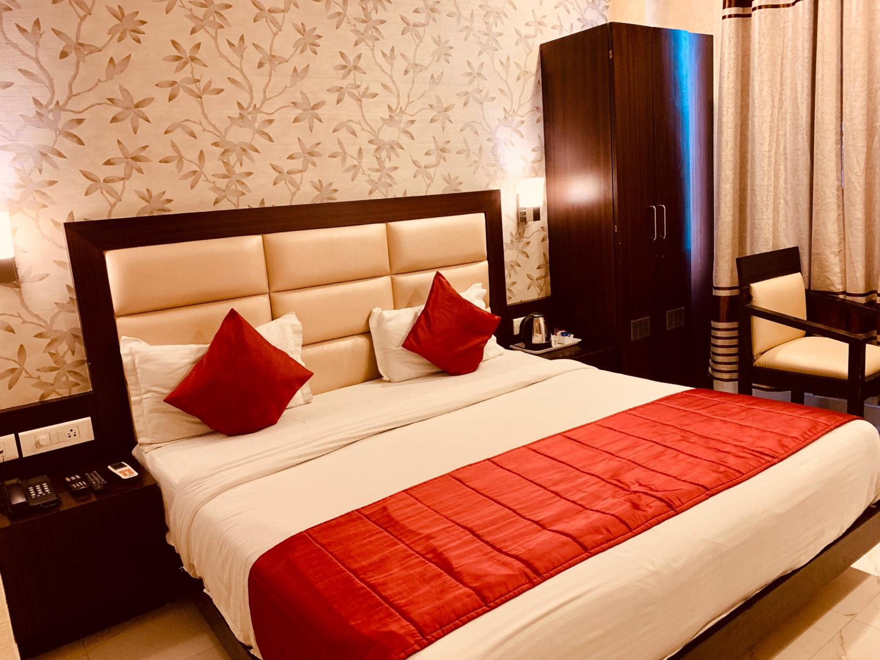 Deluxe Room - Photo 5