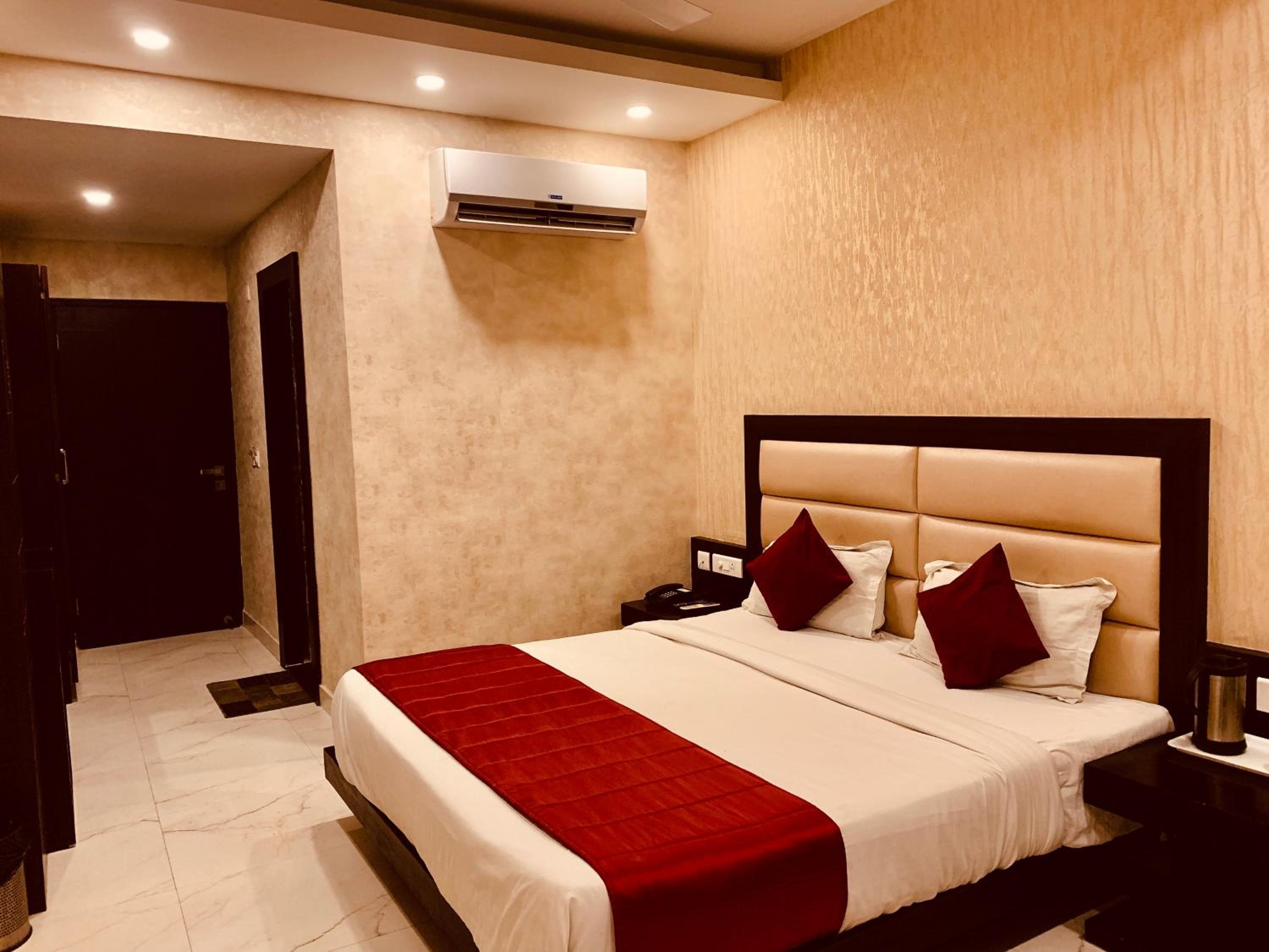 Deluxe Room - Photo 3