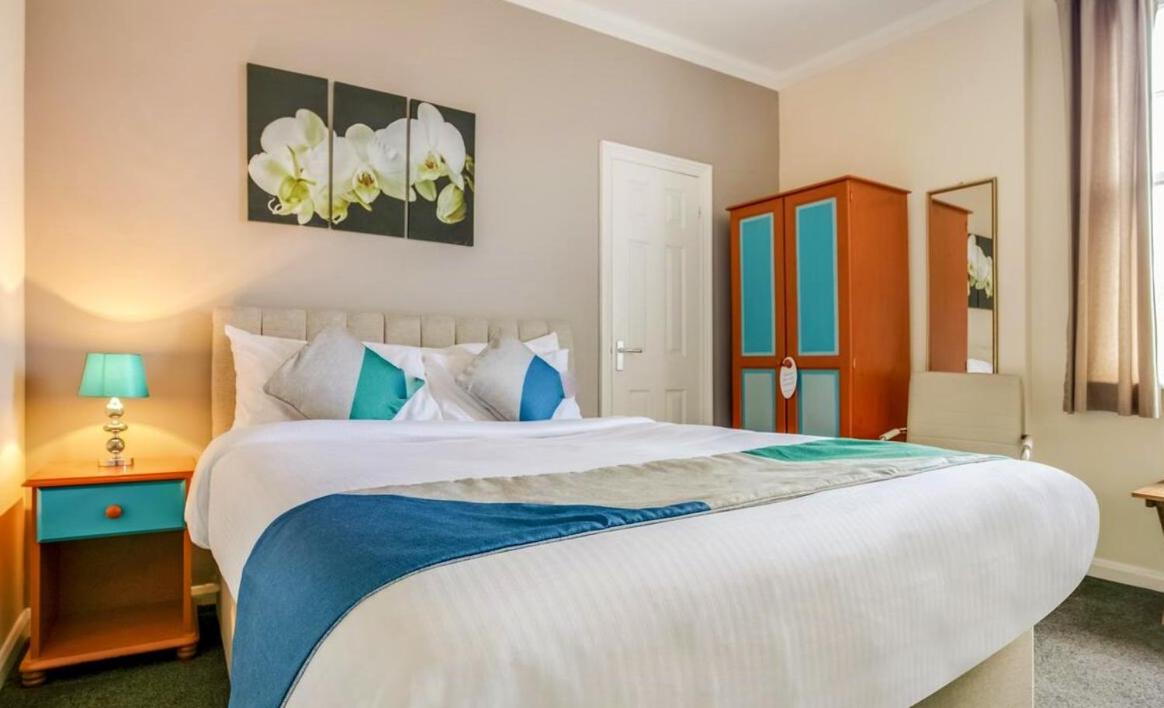 Standard King Room photo 3