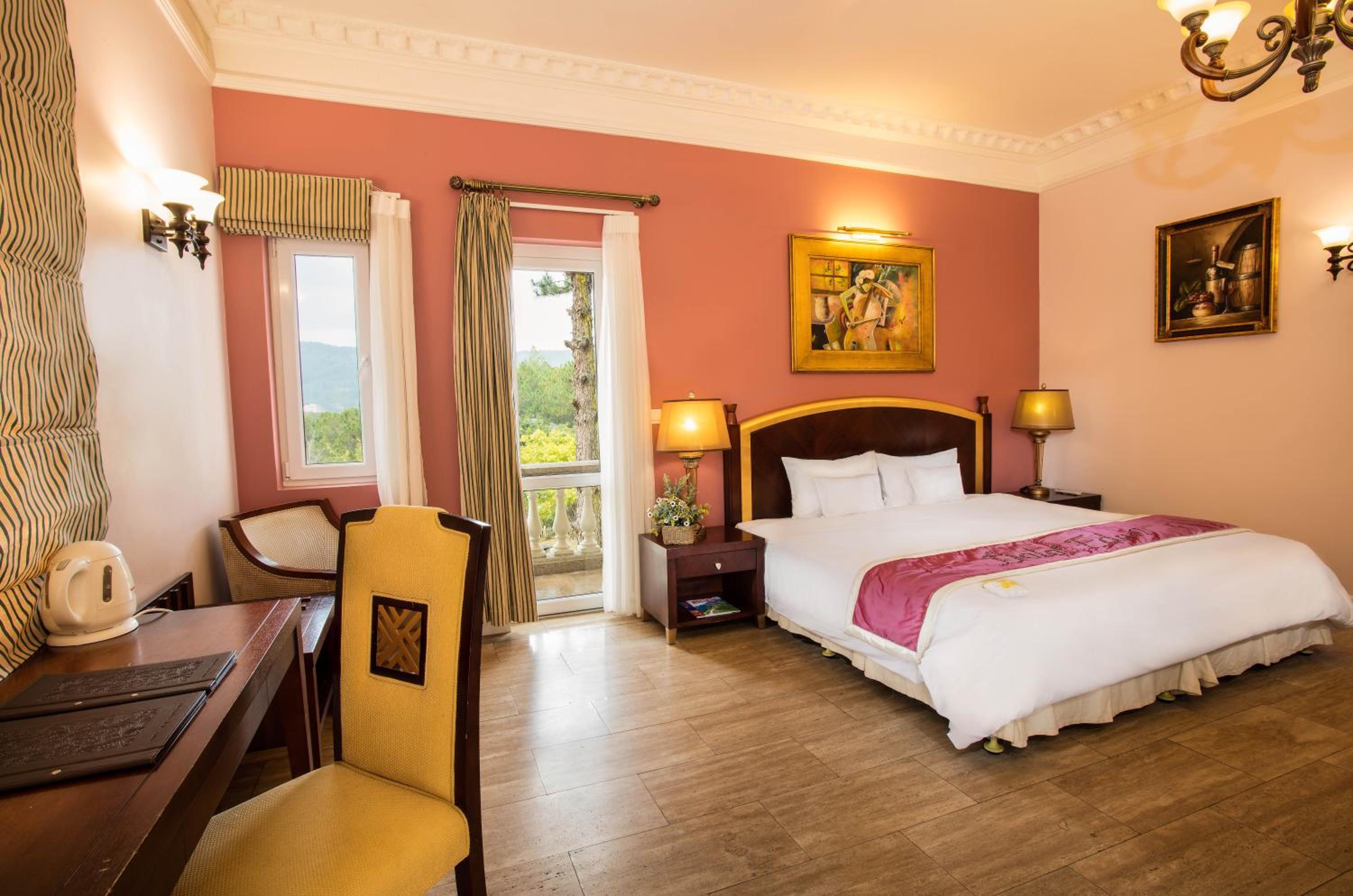 Deluxe Double/Twin with Garden and Pine Hill View Villa - Photo 1