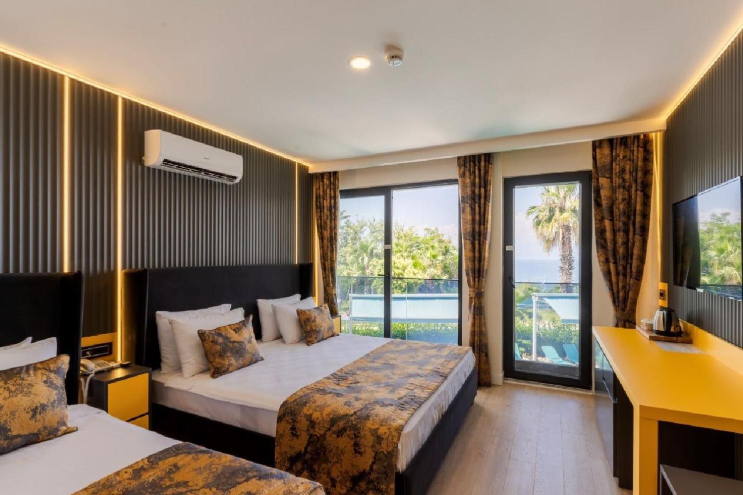 Deluxe Queen Suite