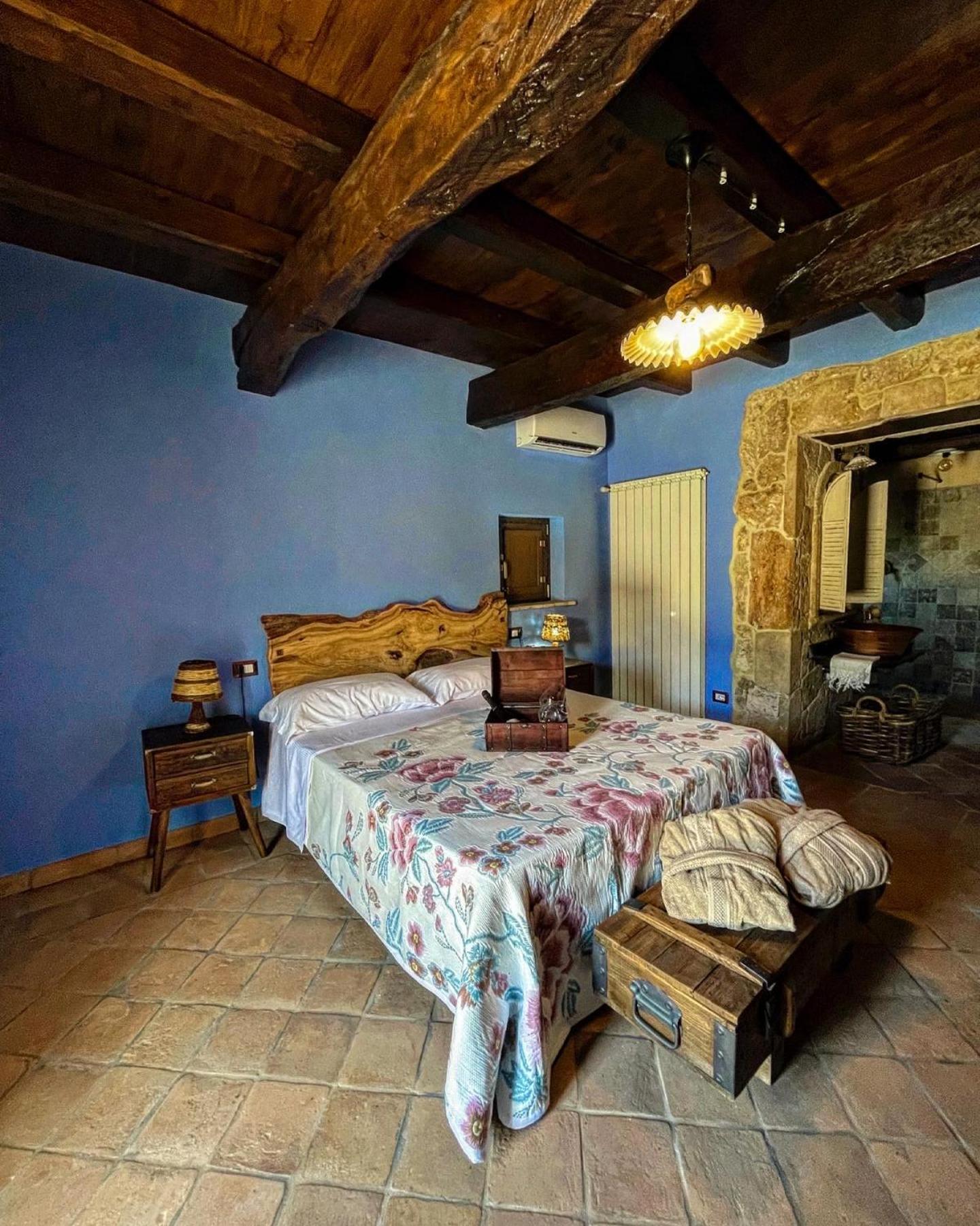 Deluxe Double Room with Bath photo 2