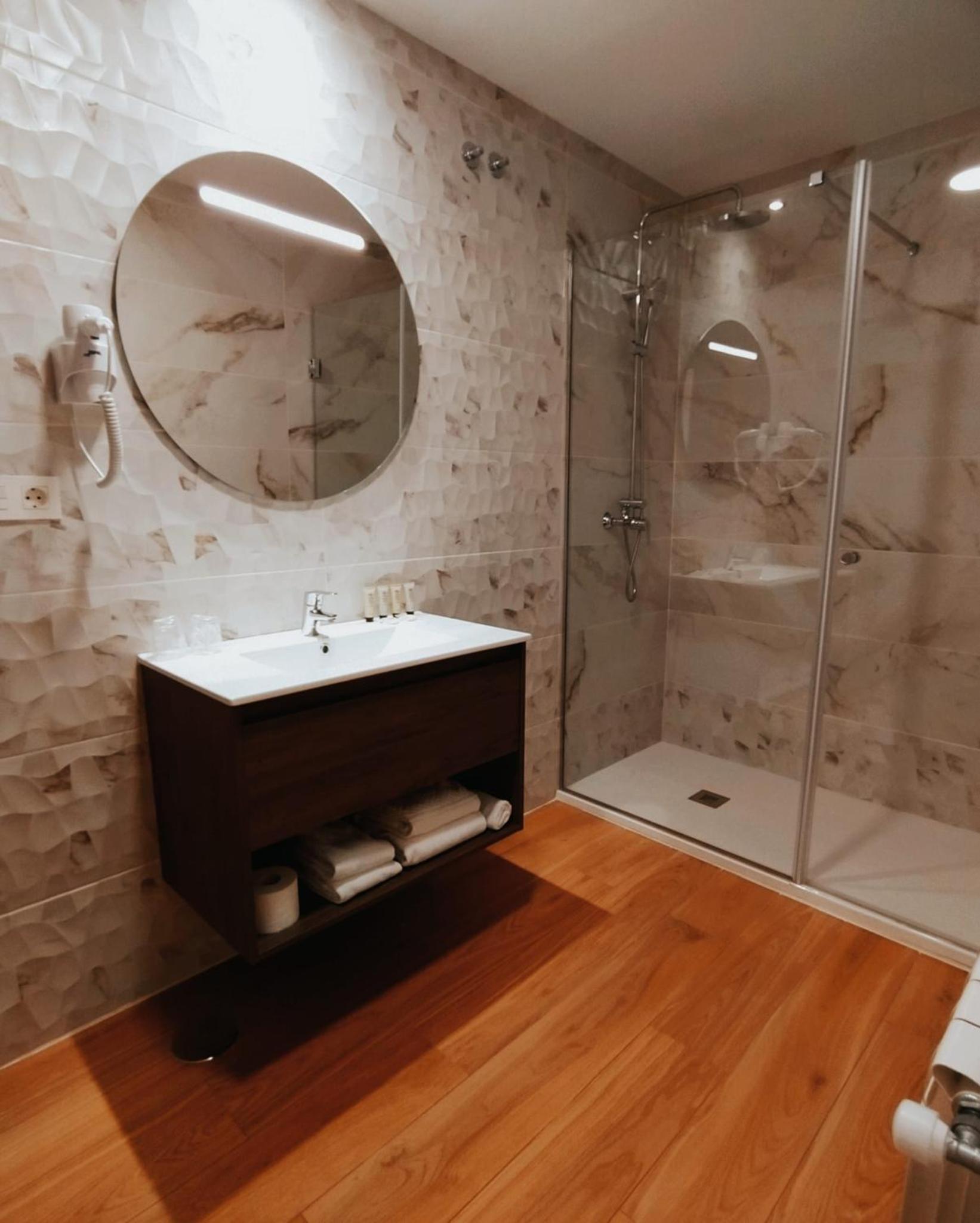 Double Room - Photo 17