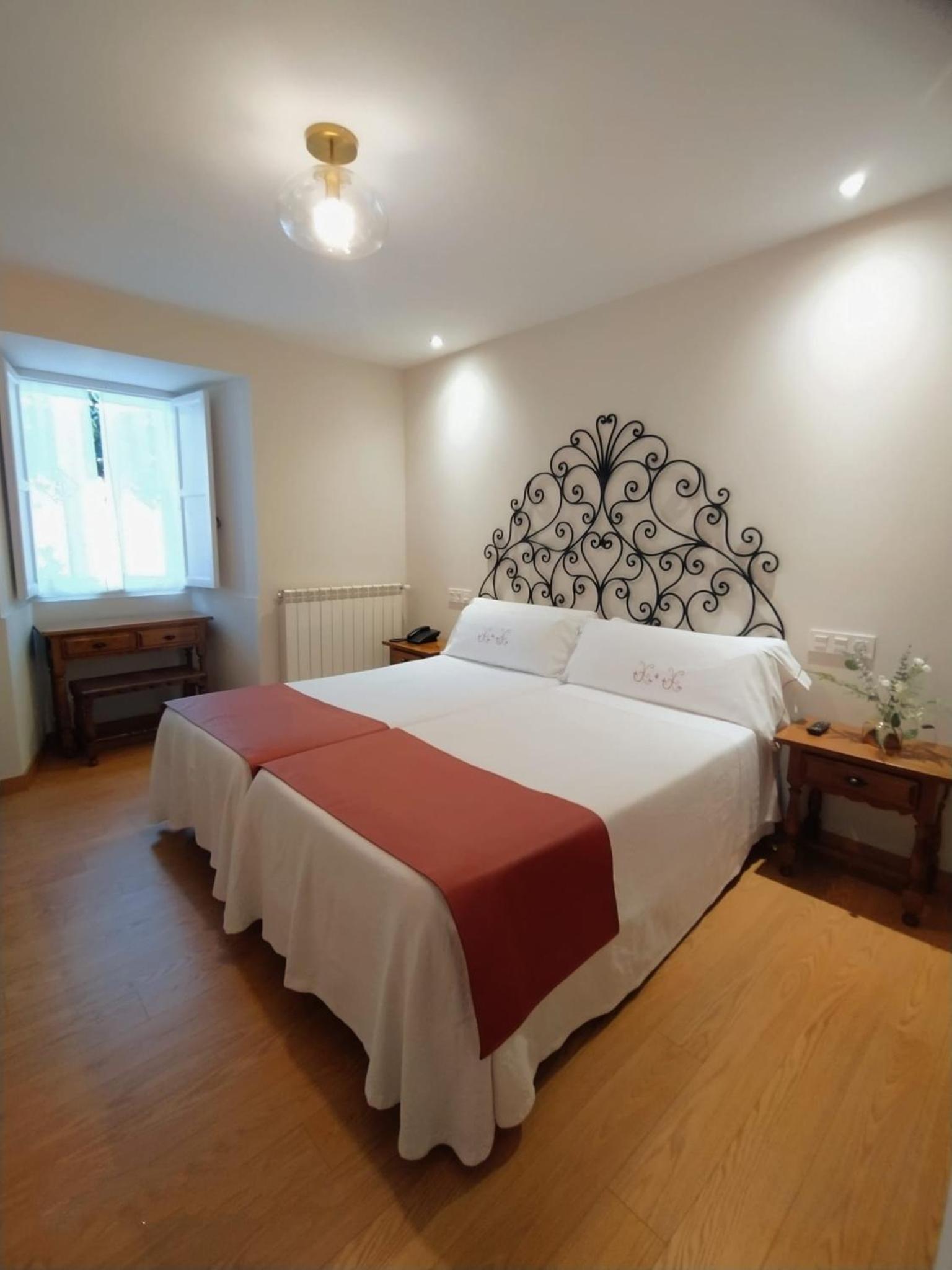 Double Room - Photo 16