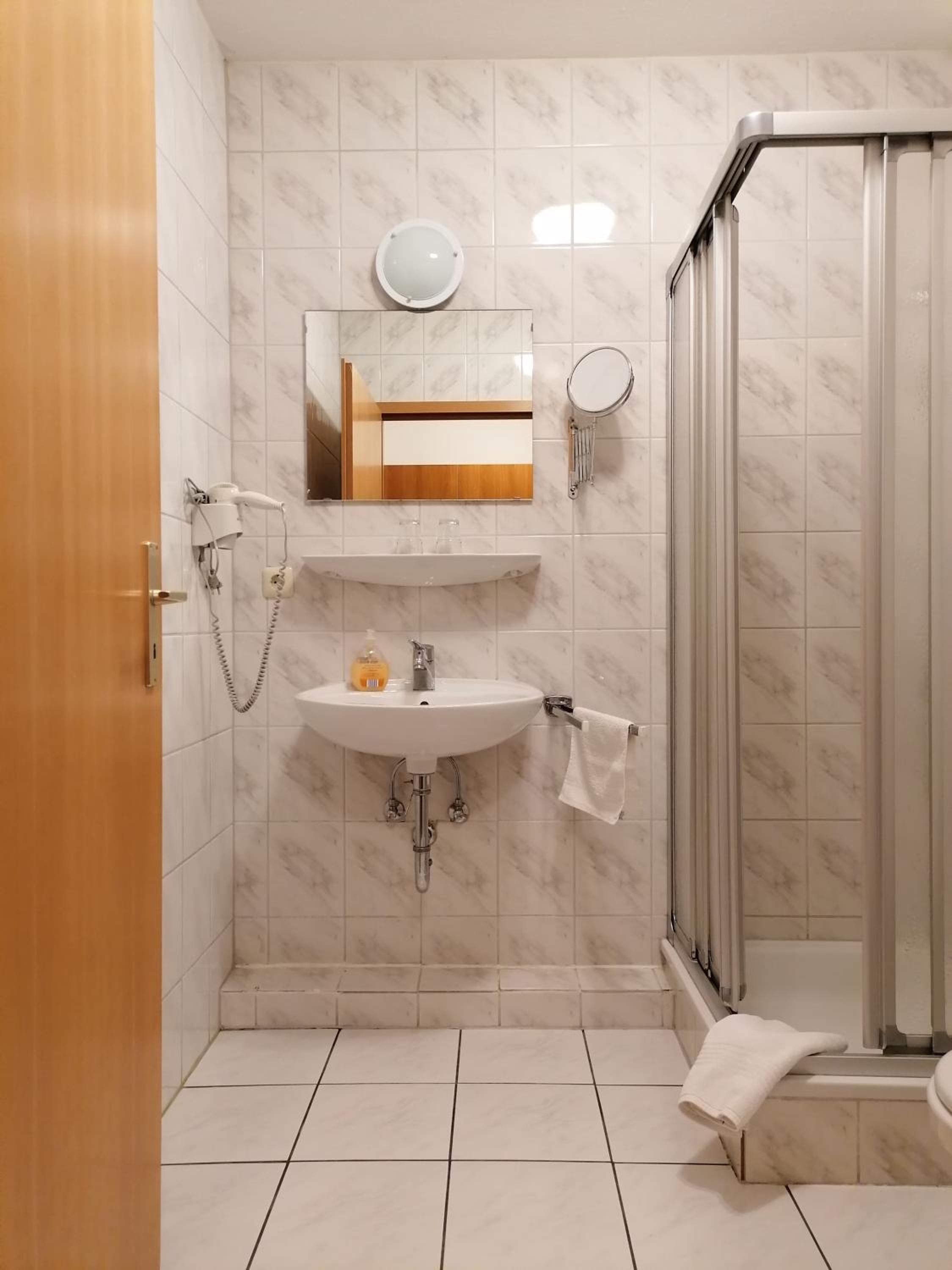 Double or Twin Room - Photo 3