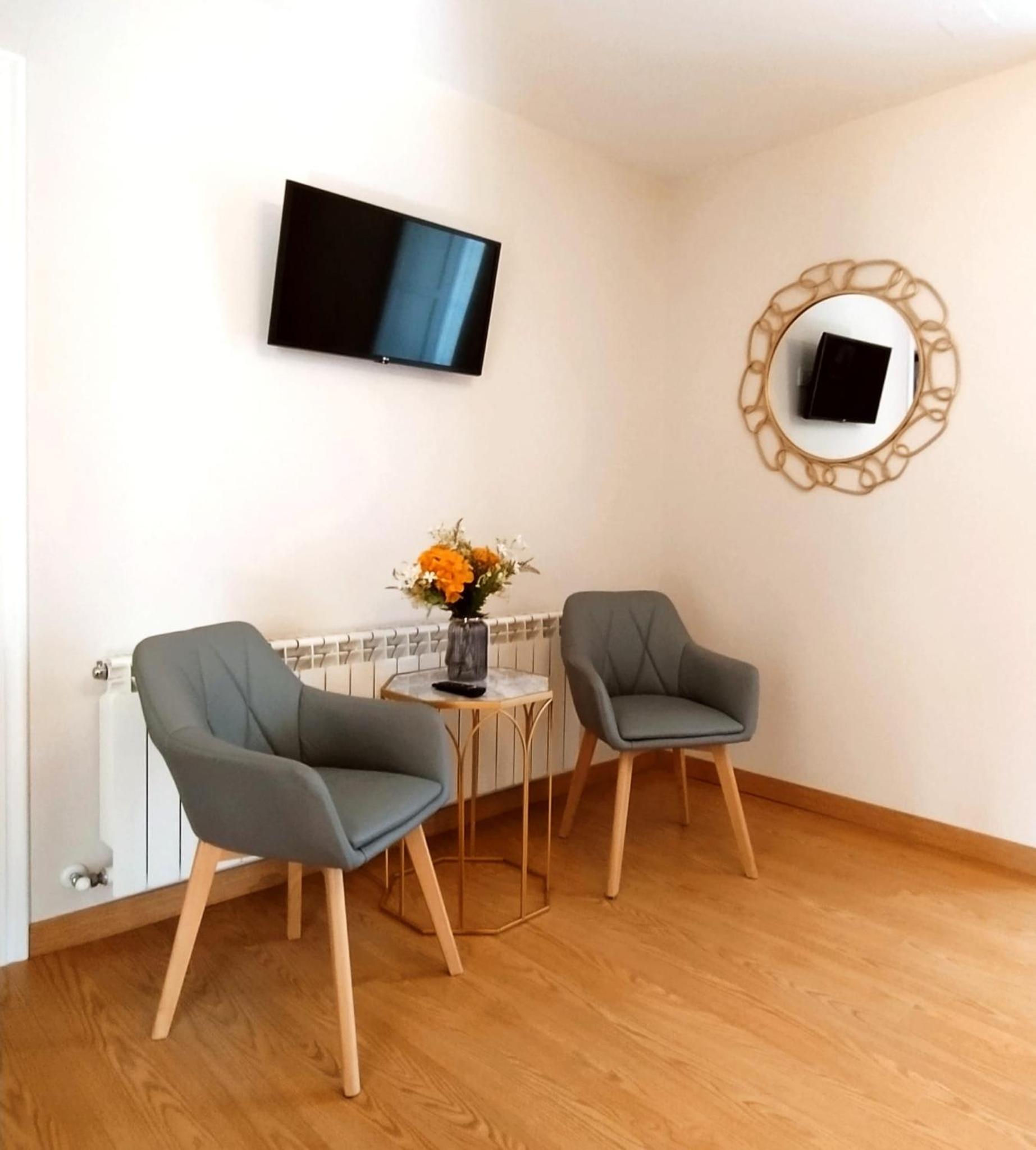 Double Room - Photo 3