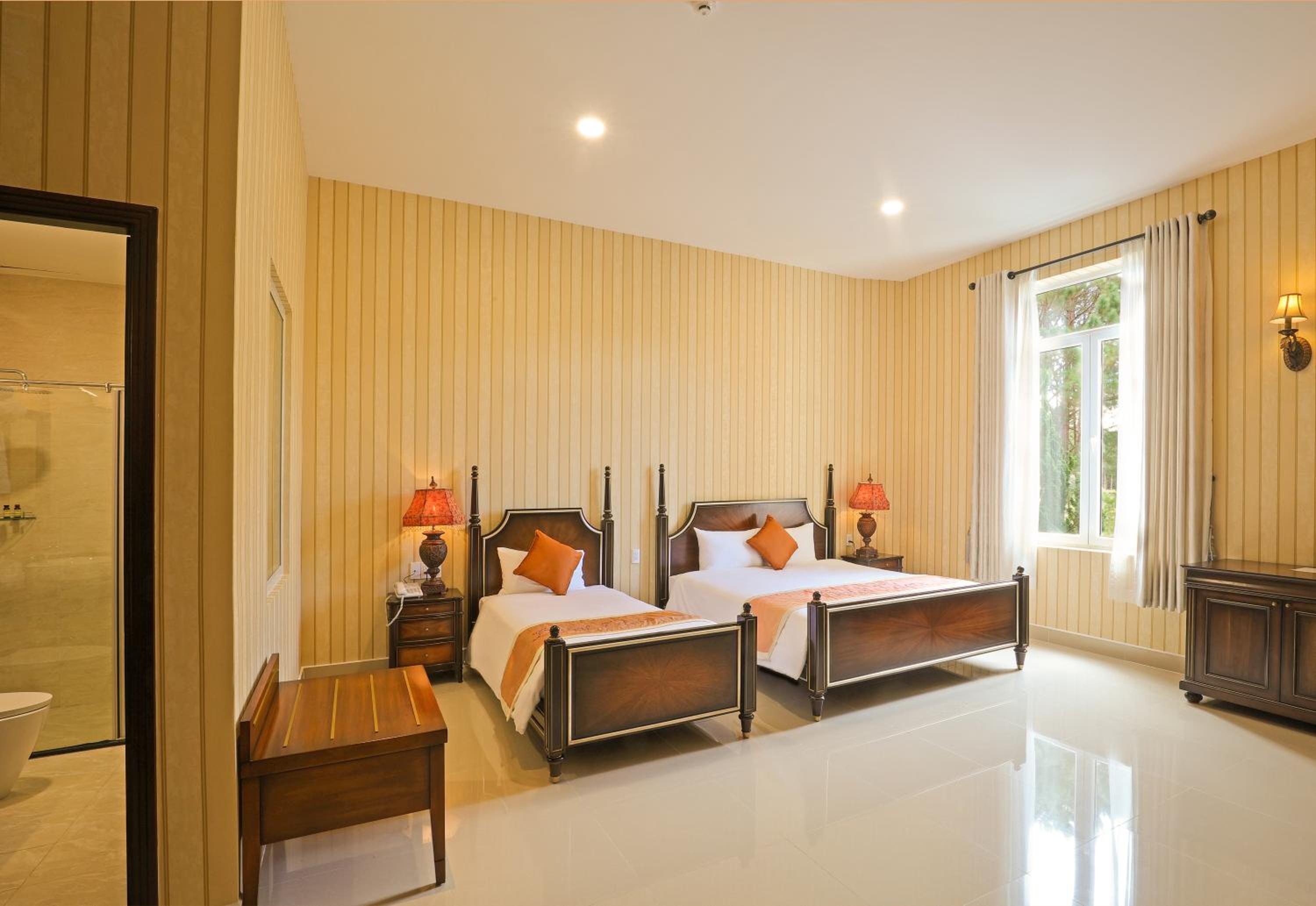Deluxe Building Garden View Triple Room