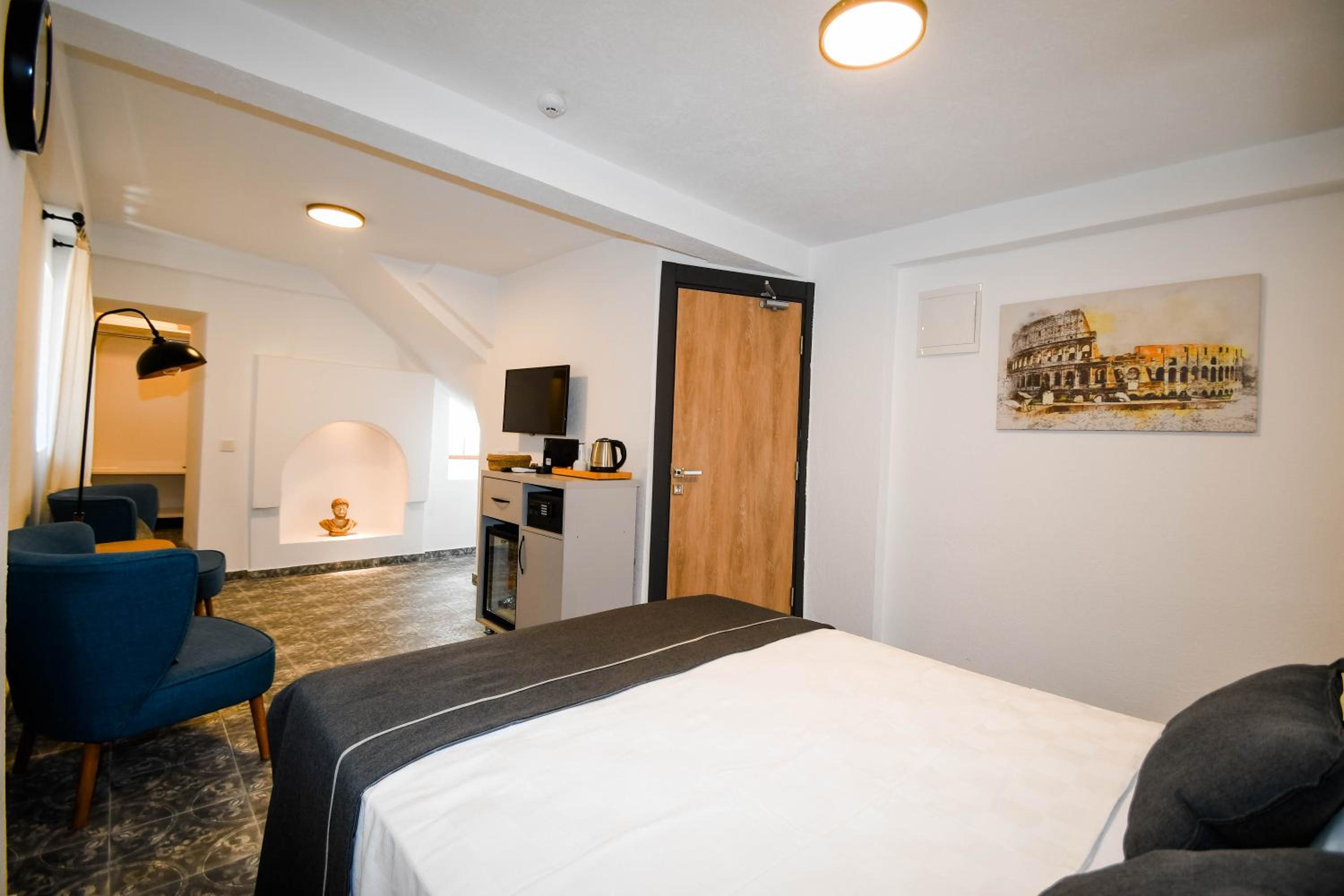 Double Room - Photo 10