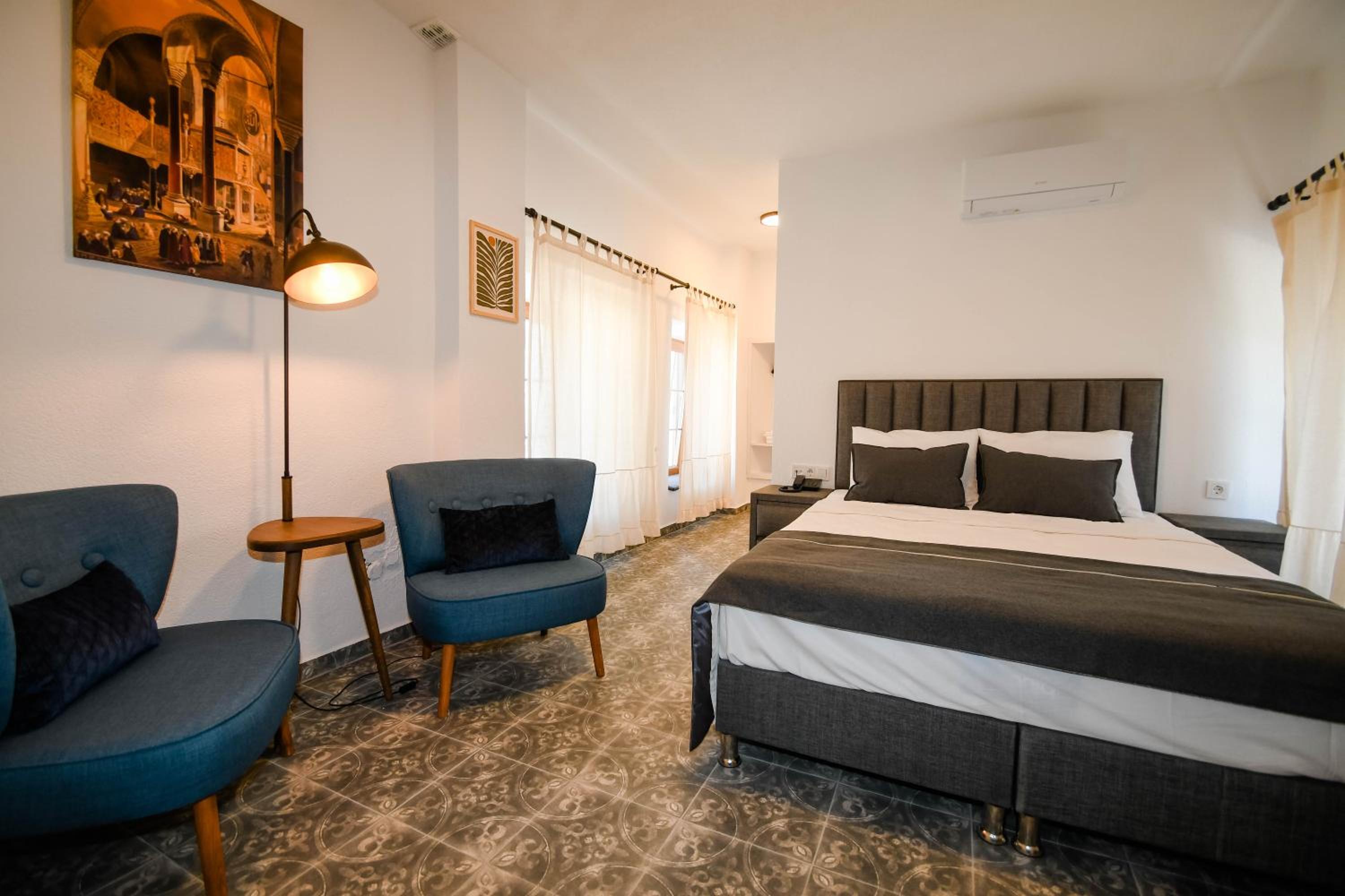 Double Room - Photo 2