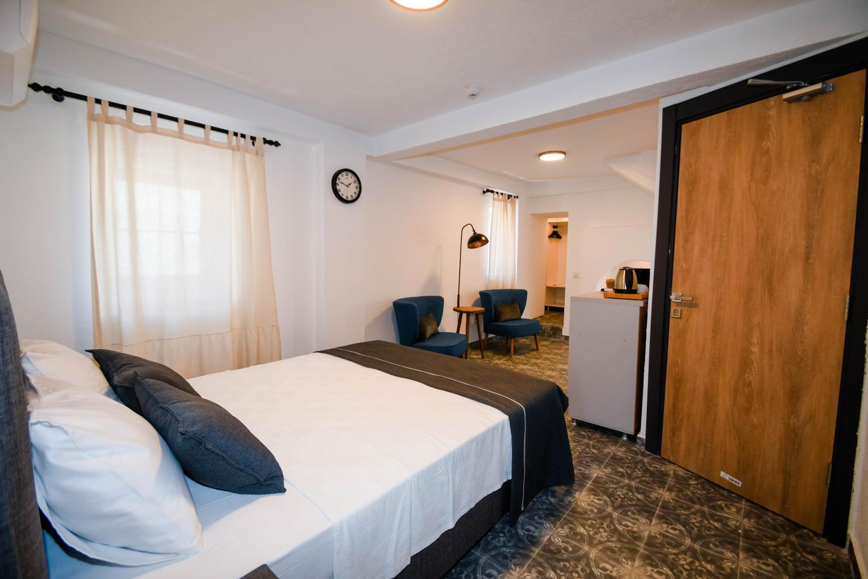 Double Room - Photo 3
