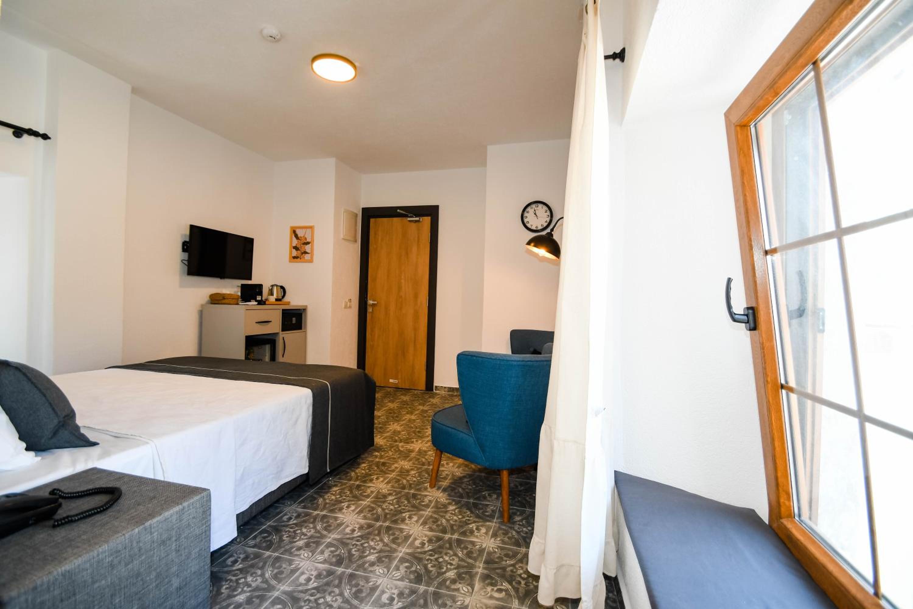 Double Room - Photo 6