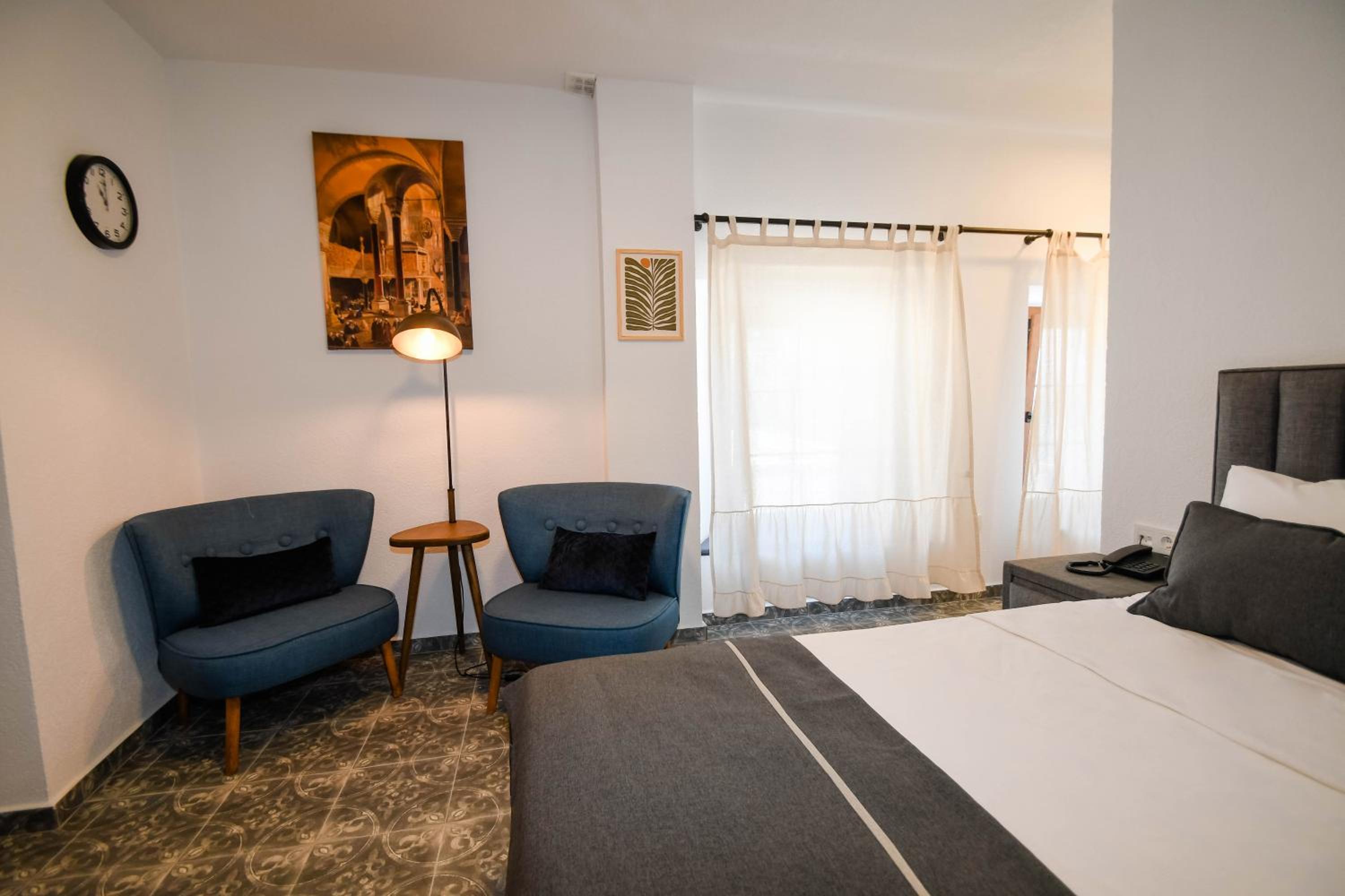Double Room - Photo 7