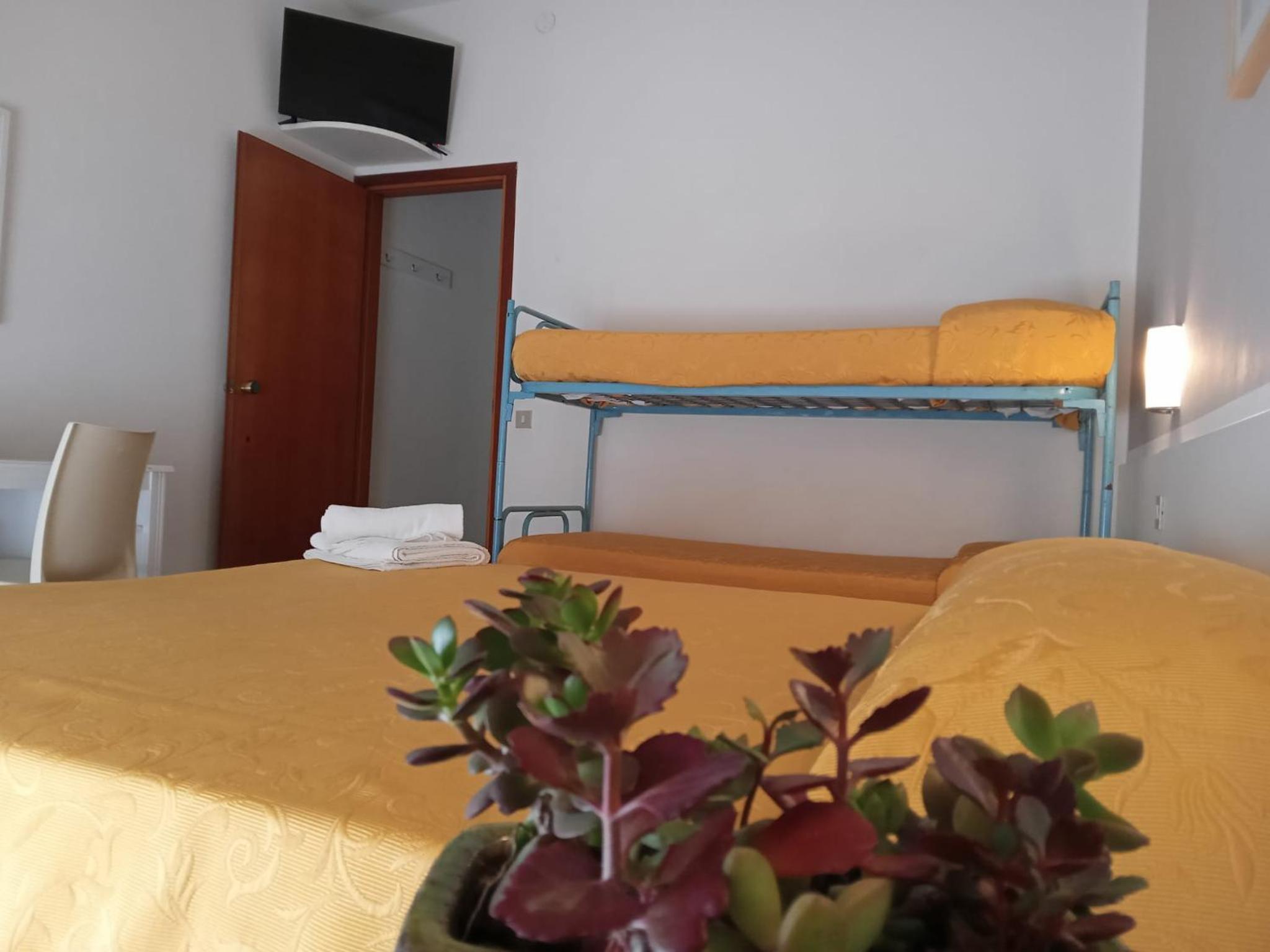 Classic Quadruple Room - Photo 3