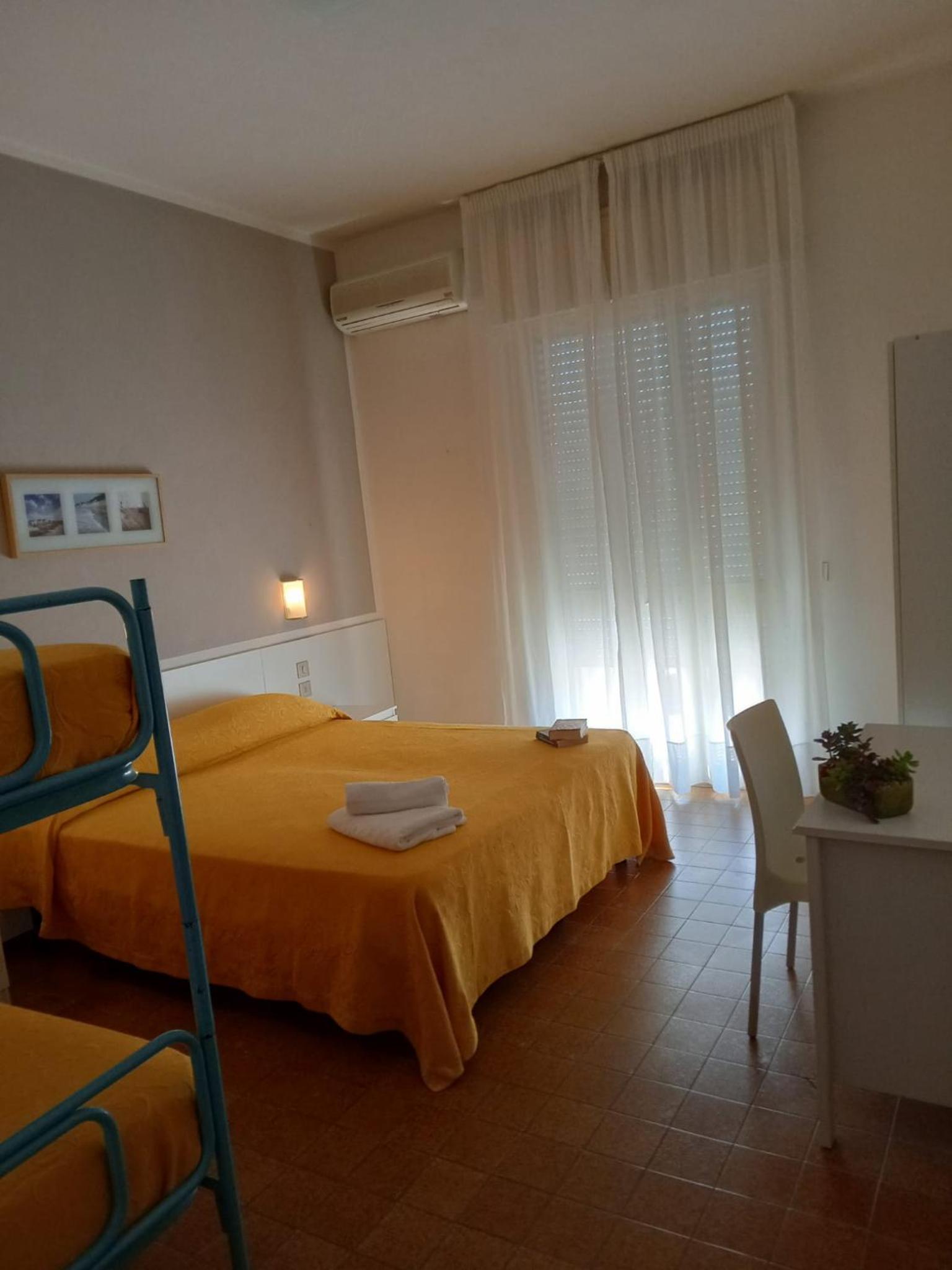 Classic Quadruple Room - Photo 2