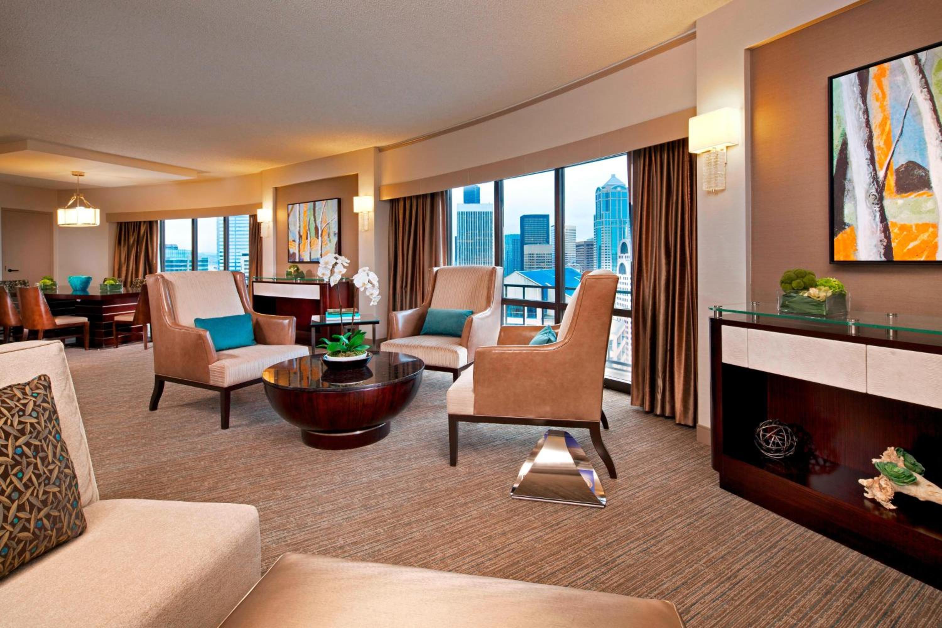 Luxury Suite, 1 Bedroom Suite, 1 King, Water view, Top floor photo 2