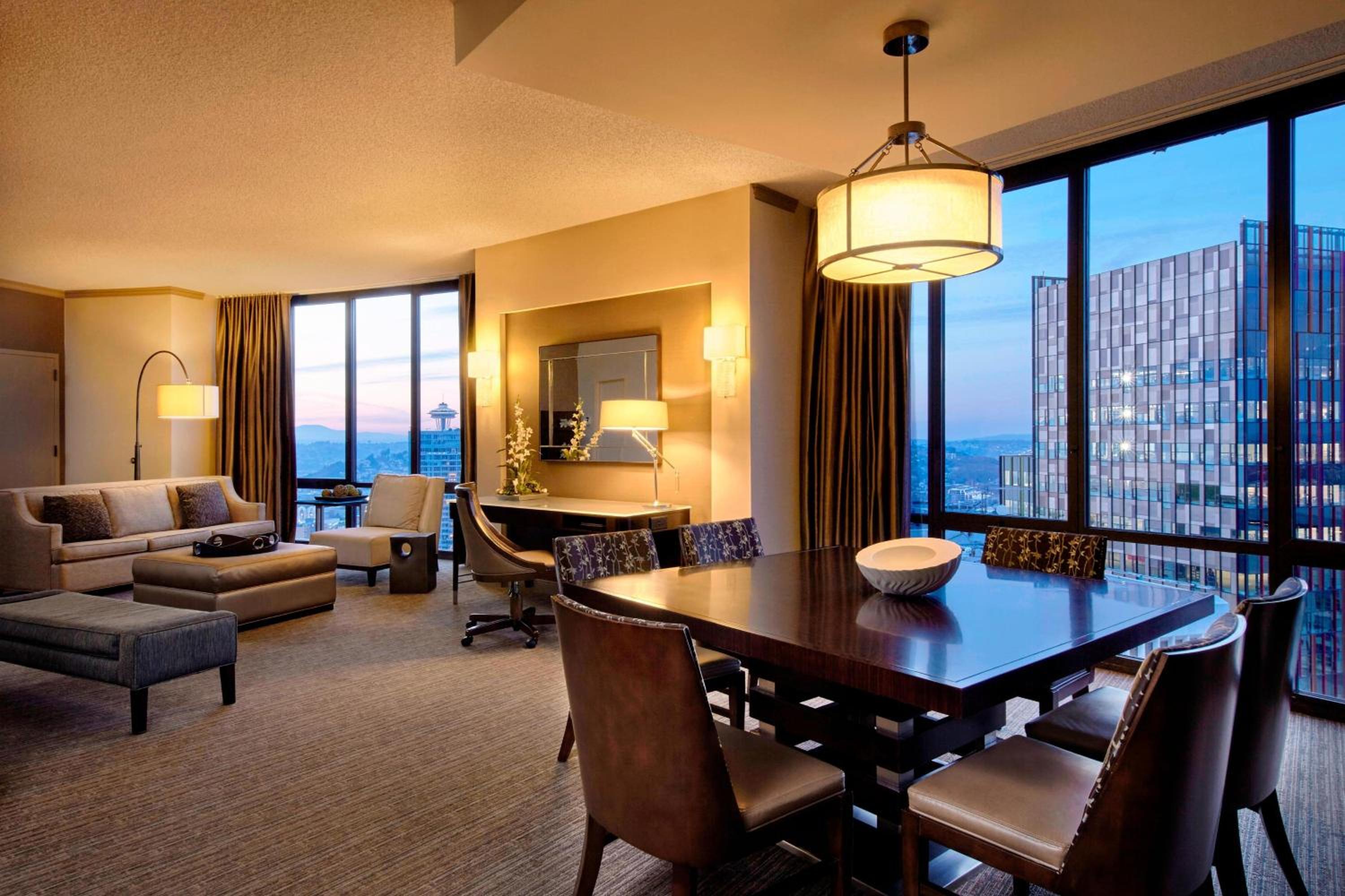 Luxury Suite, 1 Bedroom Suite, 1 King, Water view, Top floor