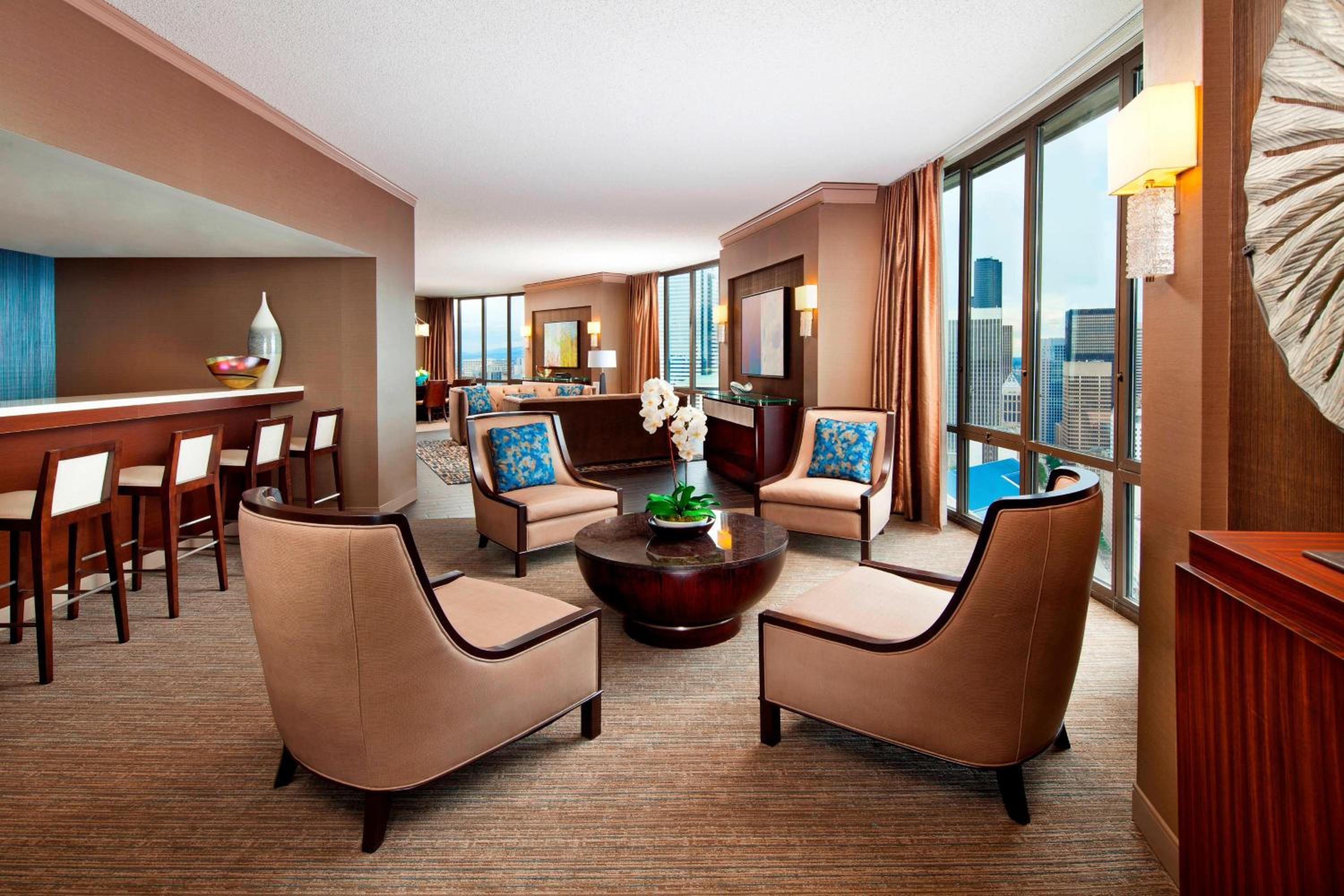 Luxury Suite, 1 Bedroom Suite, 1 King, Water view, Top floor photo 3