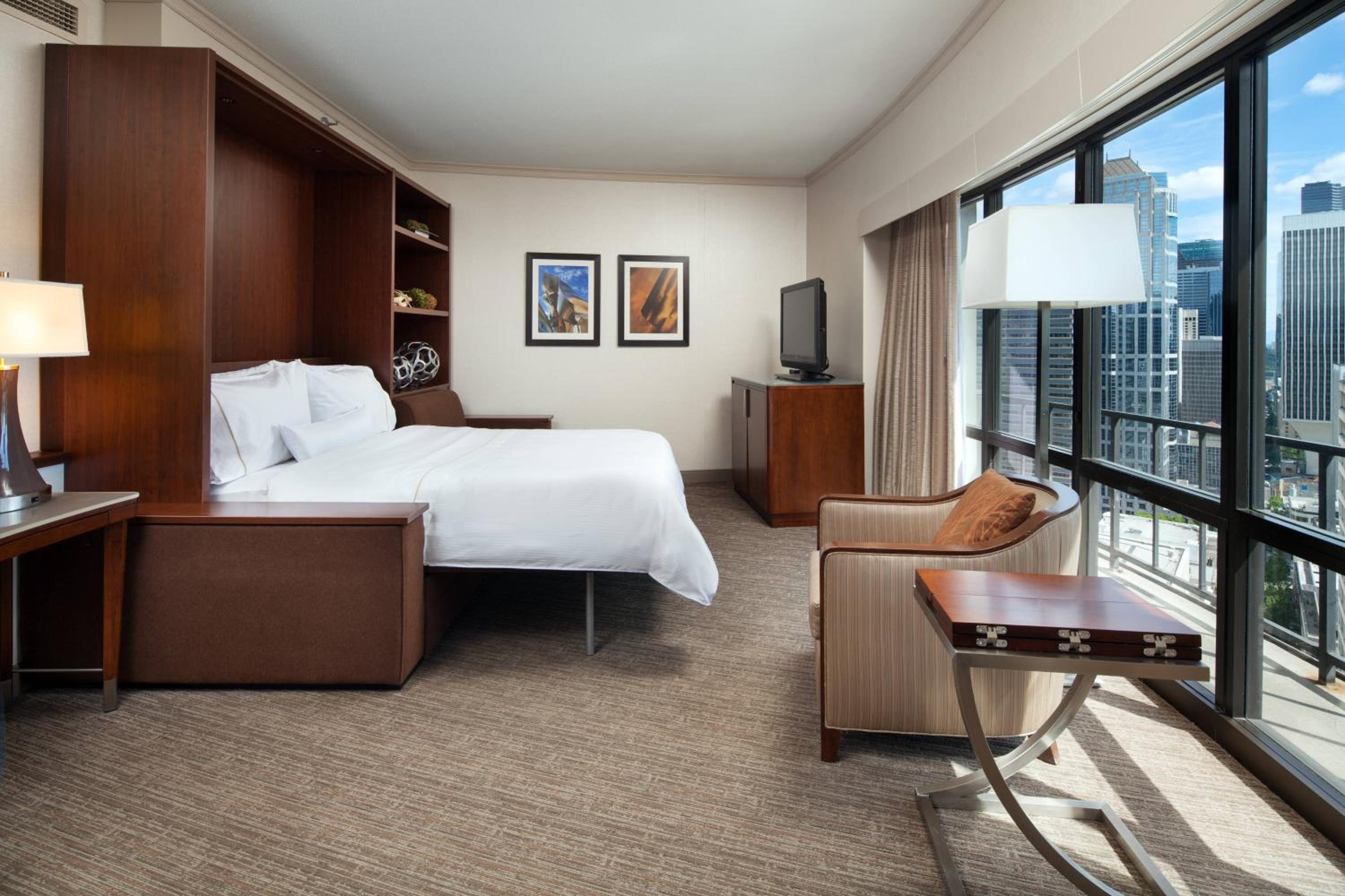 Premium, Guest room, 1 Queen, Partial water view - Photo 7
