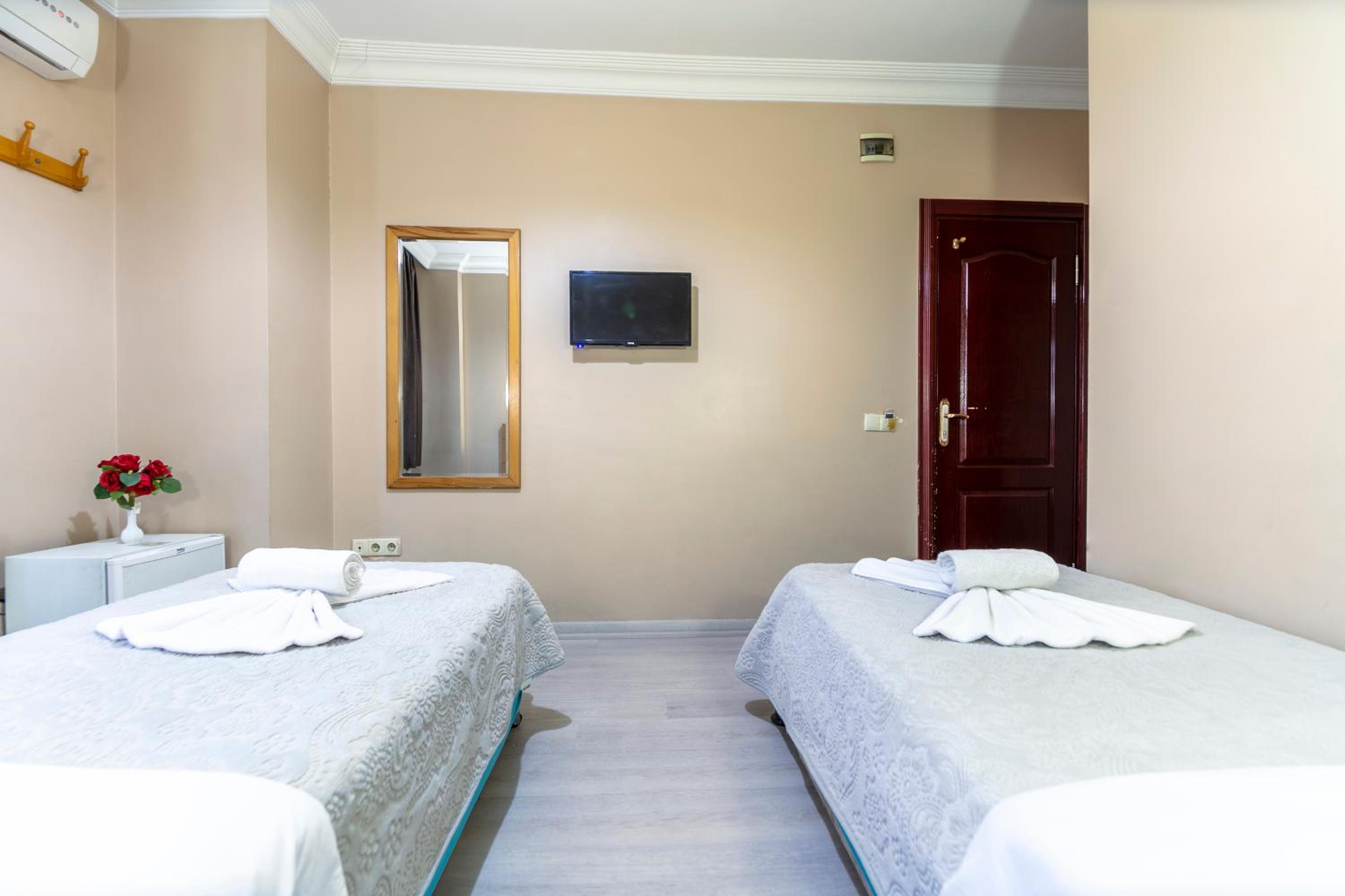 Budget Twin Room photo 3
