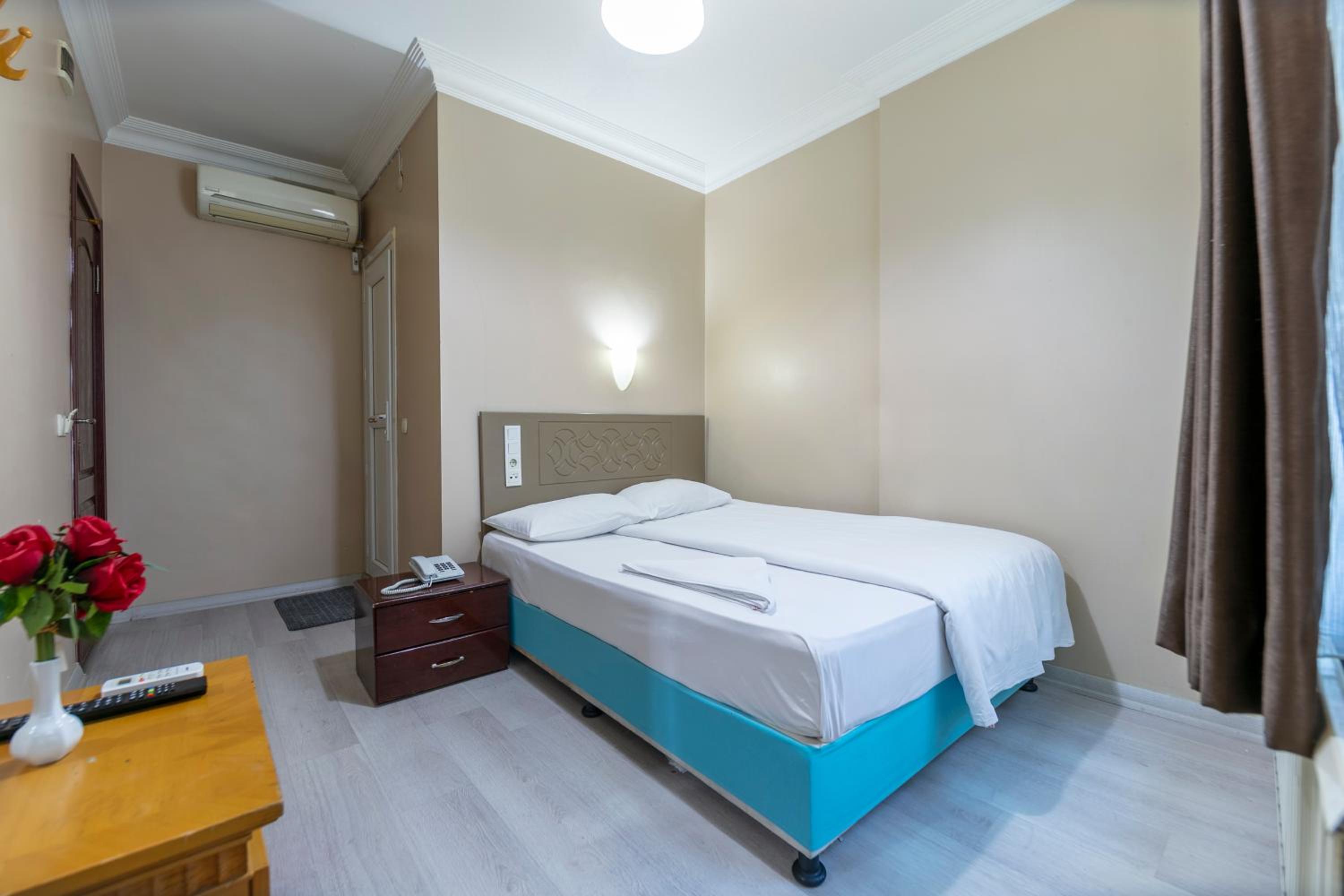 Deluxe Double Room with Balcony and Sea View photo 3