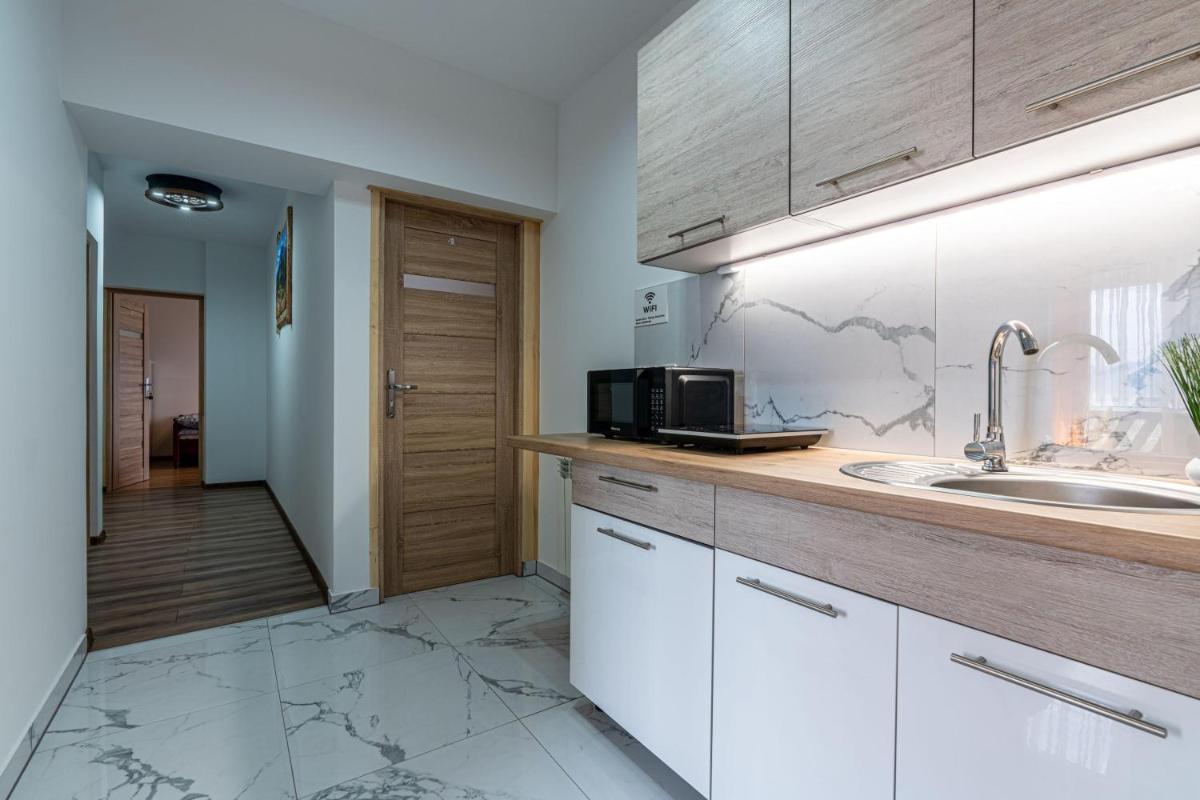 Double Room with Private Bathroom - Photo 14
