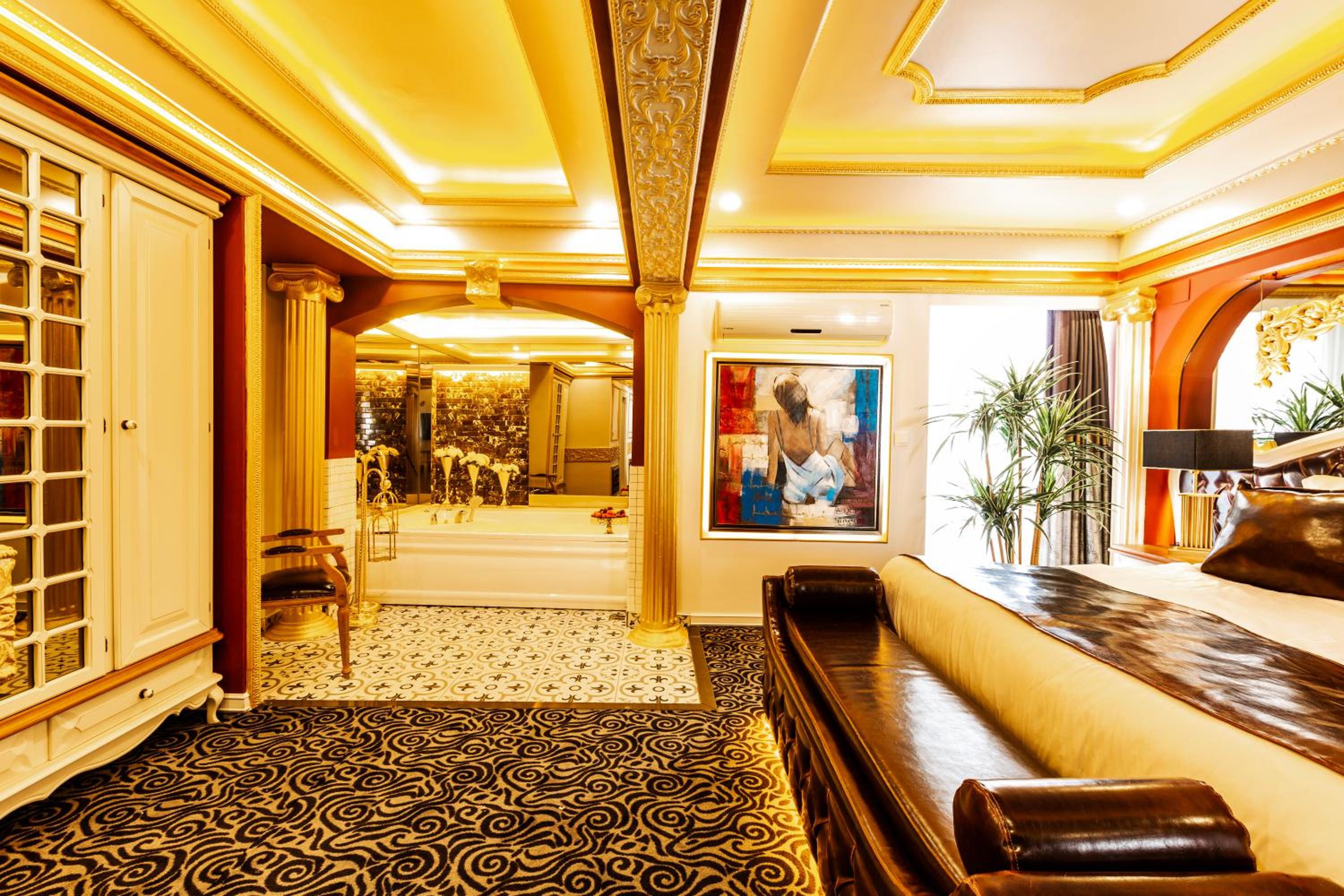 Deluxe King Suite