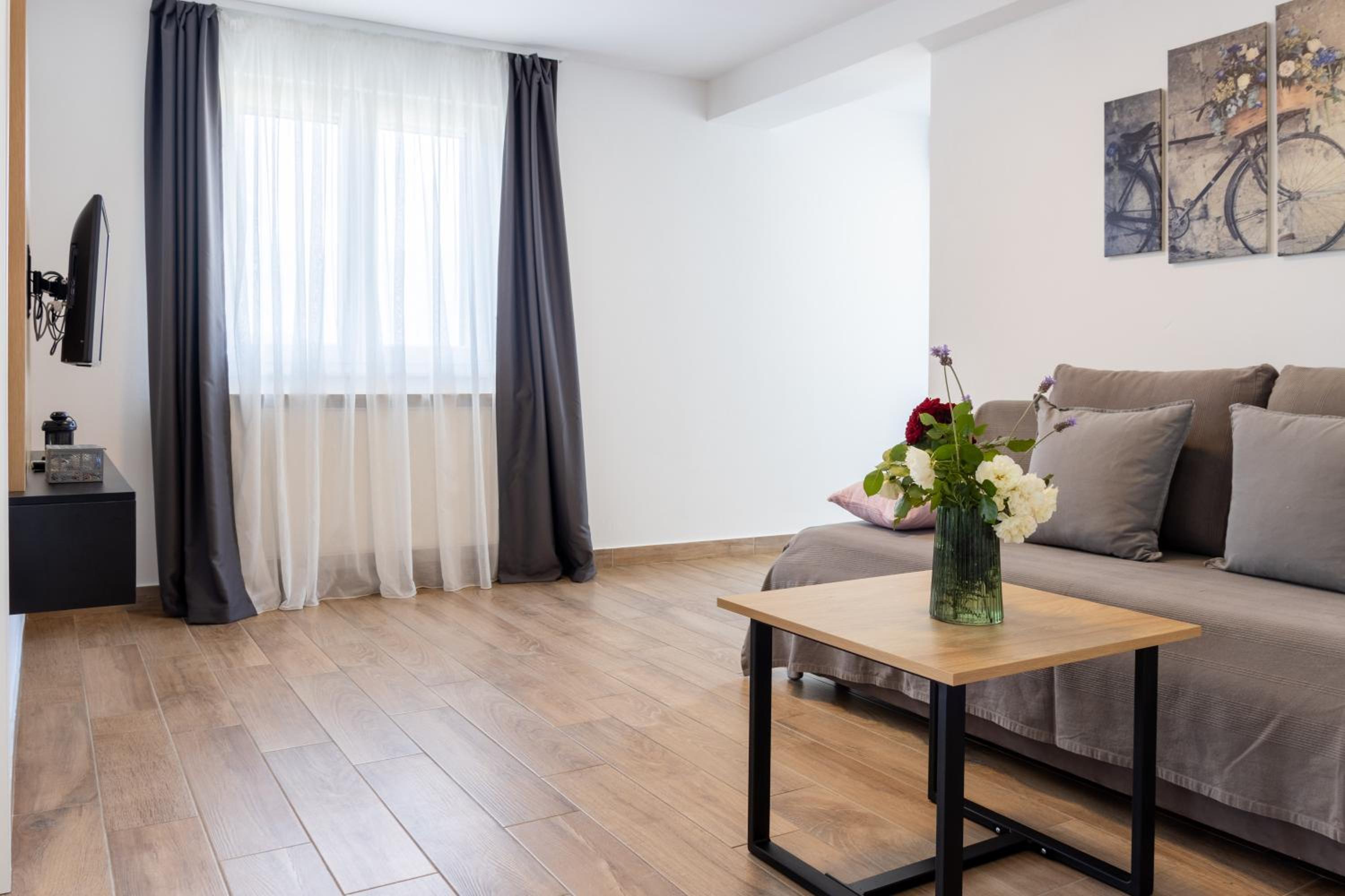 Comfort One-Bedroom Apartment with Balcony and Sea View - 1st floor