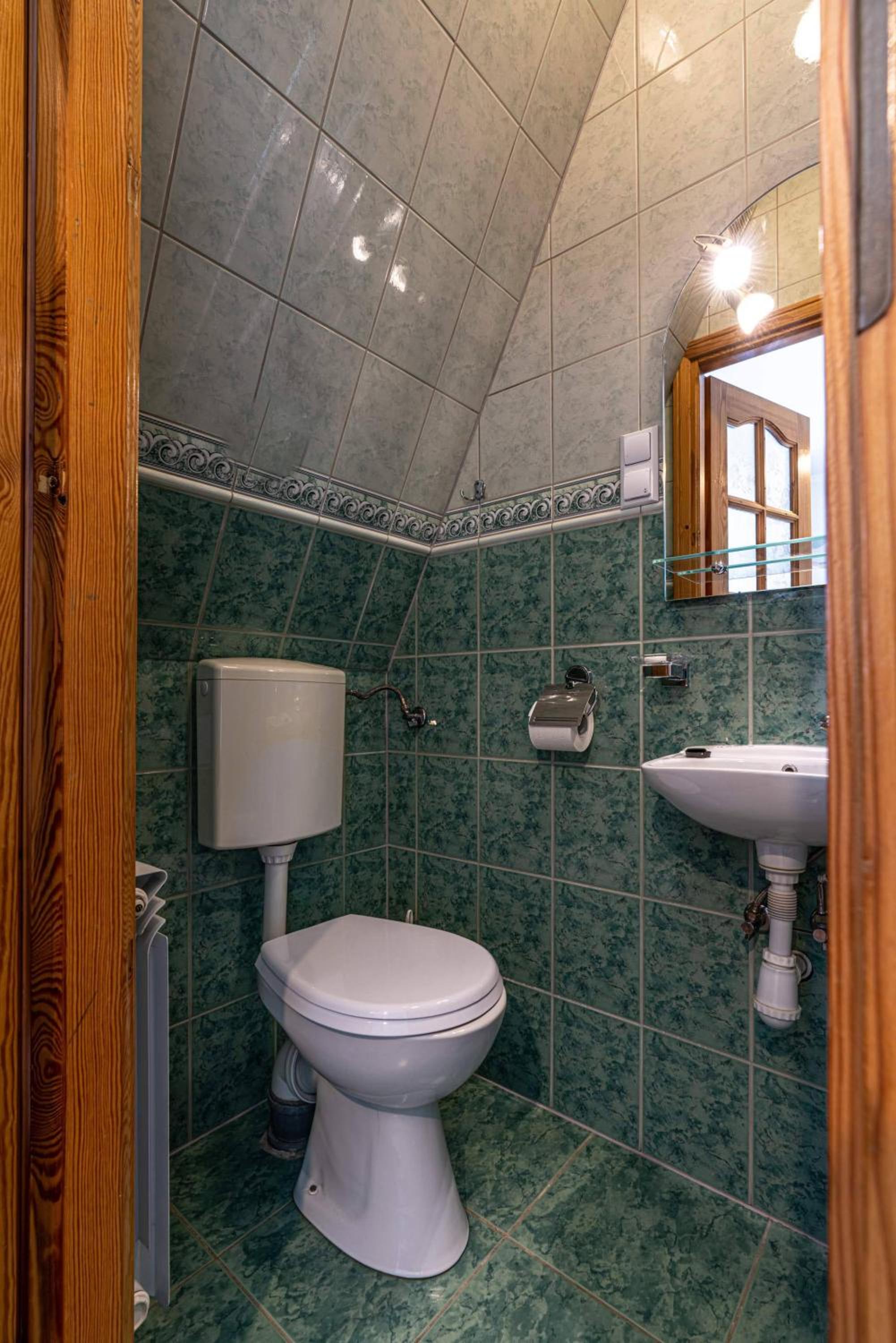 Double Room with Private Bathroom - Photo 7