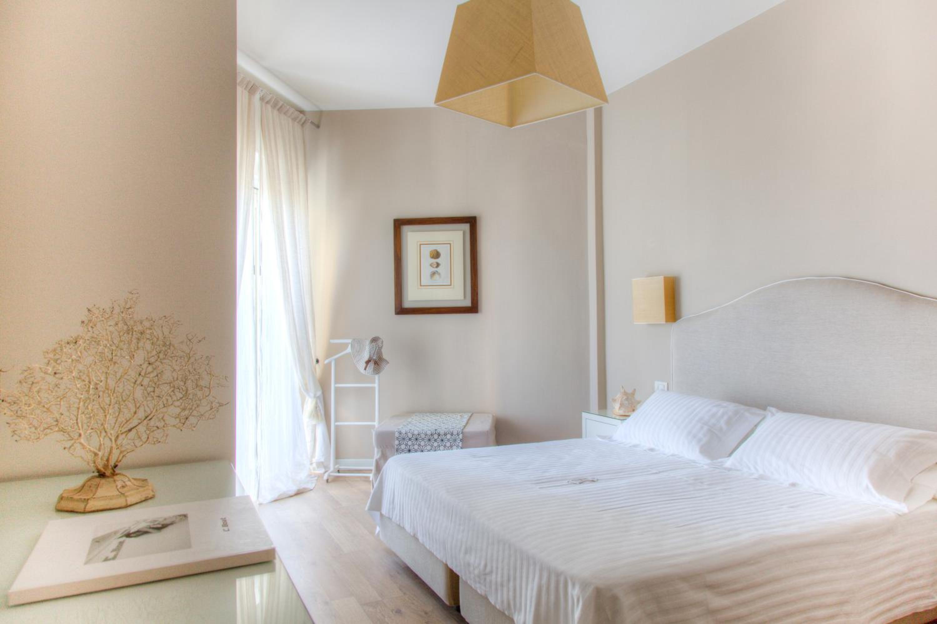 Comfort Double Room with Balcony and Side Sea View - Photo 7