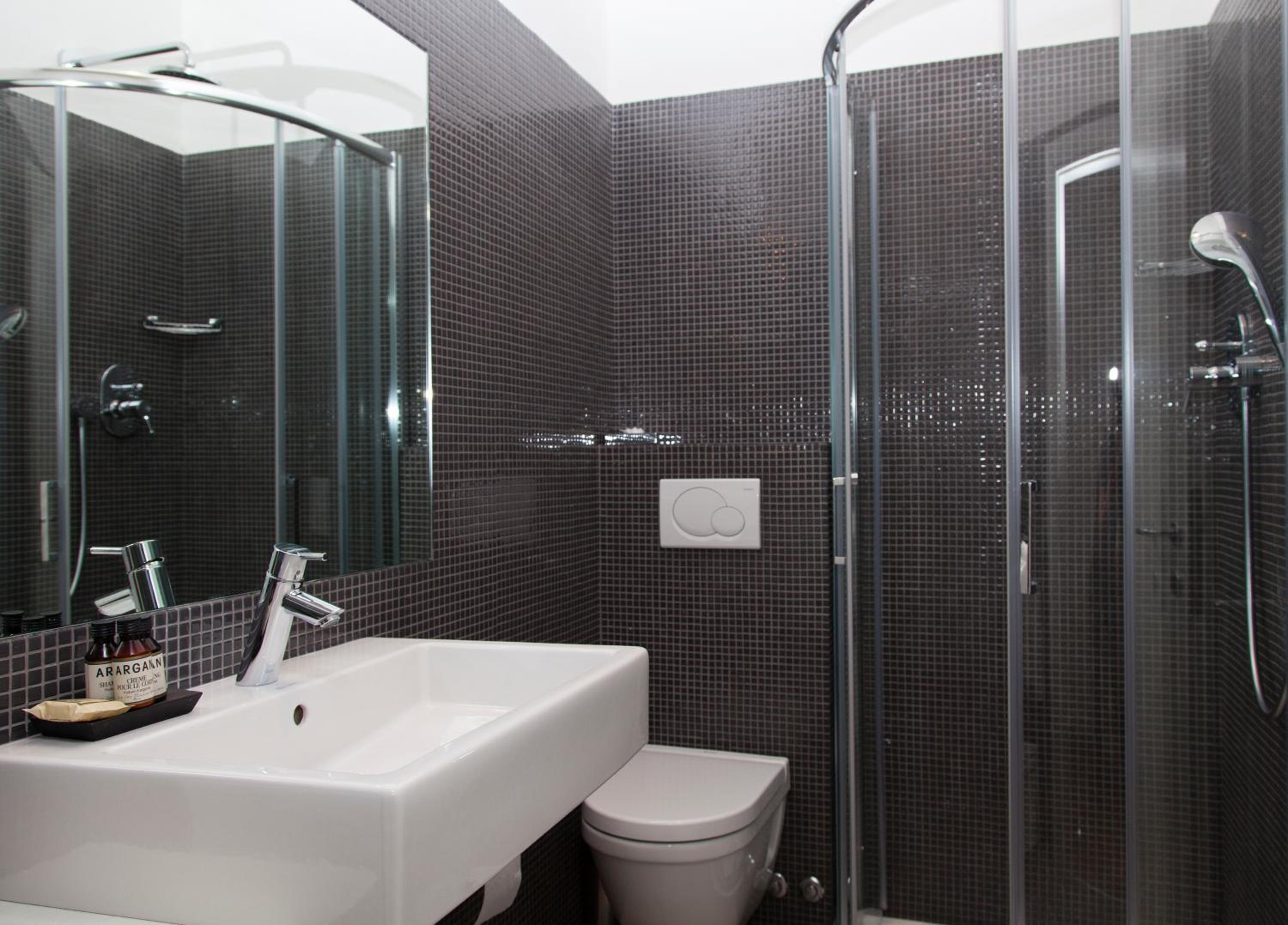 Comfort Double Room with Balcony and Side Sea View - Photo 8