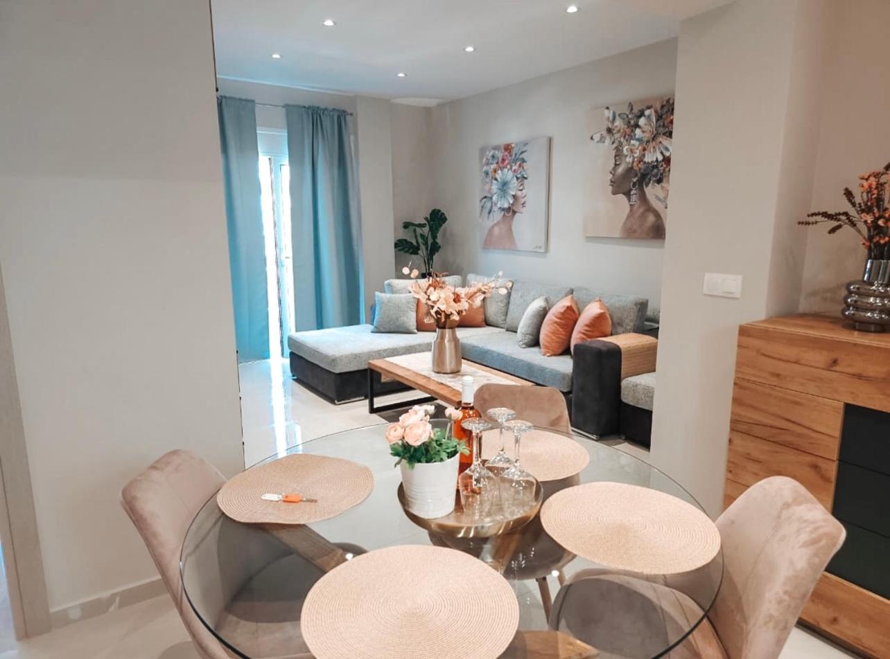 One-Bedroom Apartment with City View photo 3