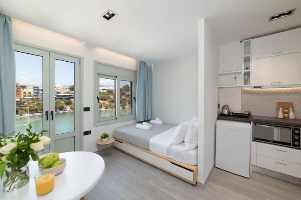 Apartment With Lake View