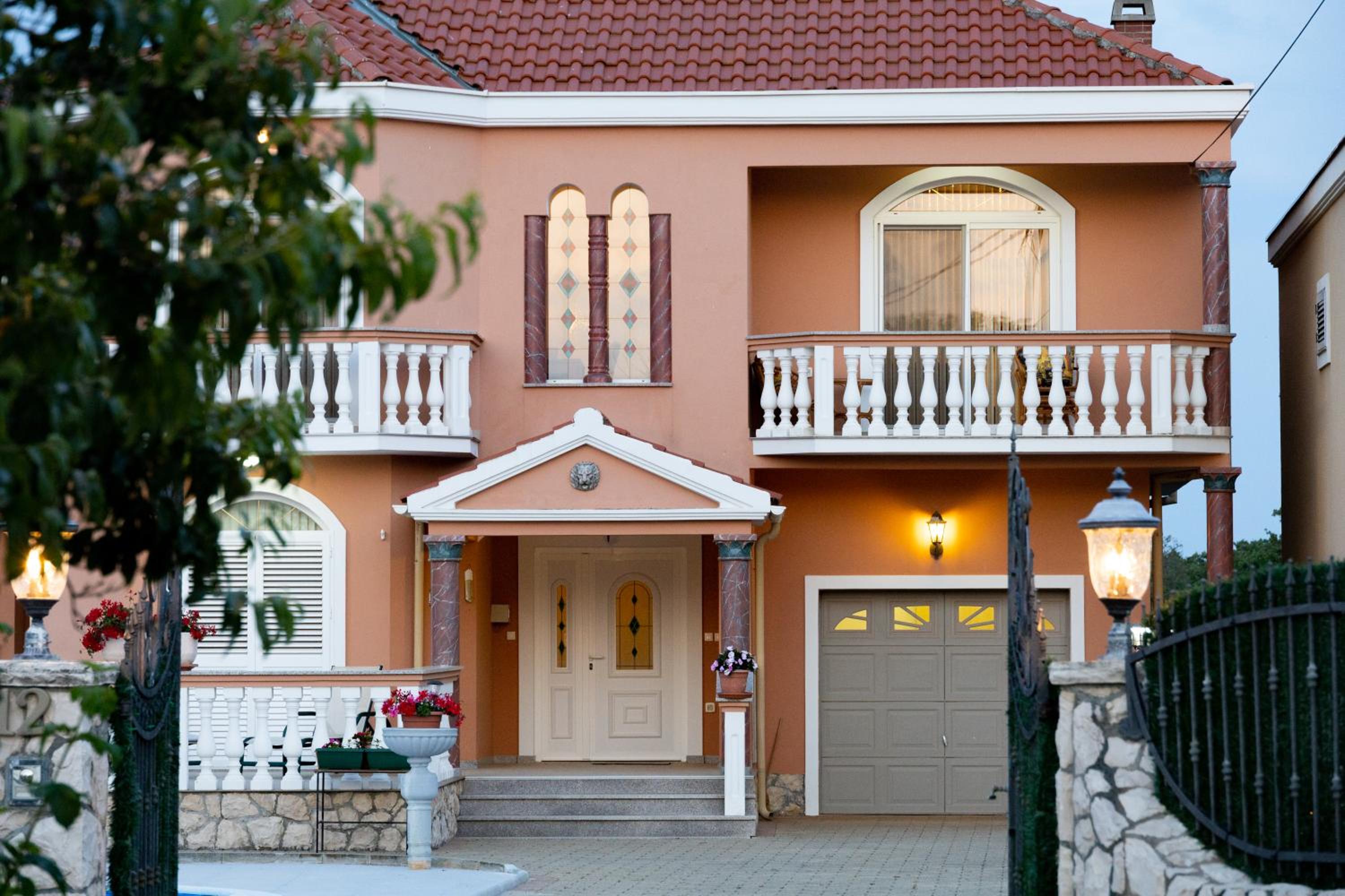 Villa photo 2
