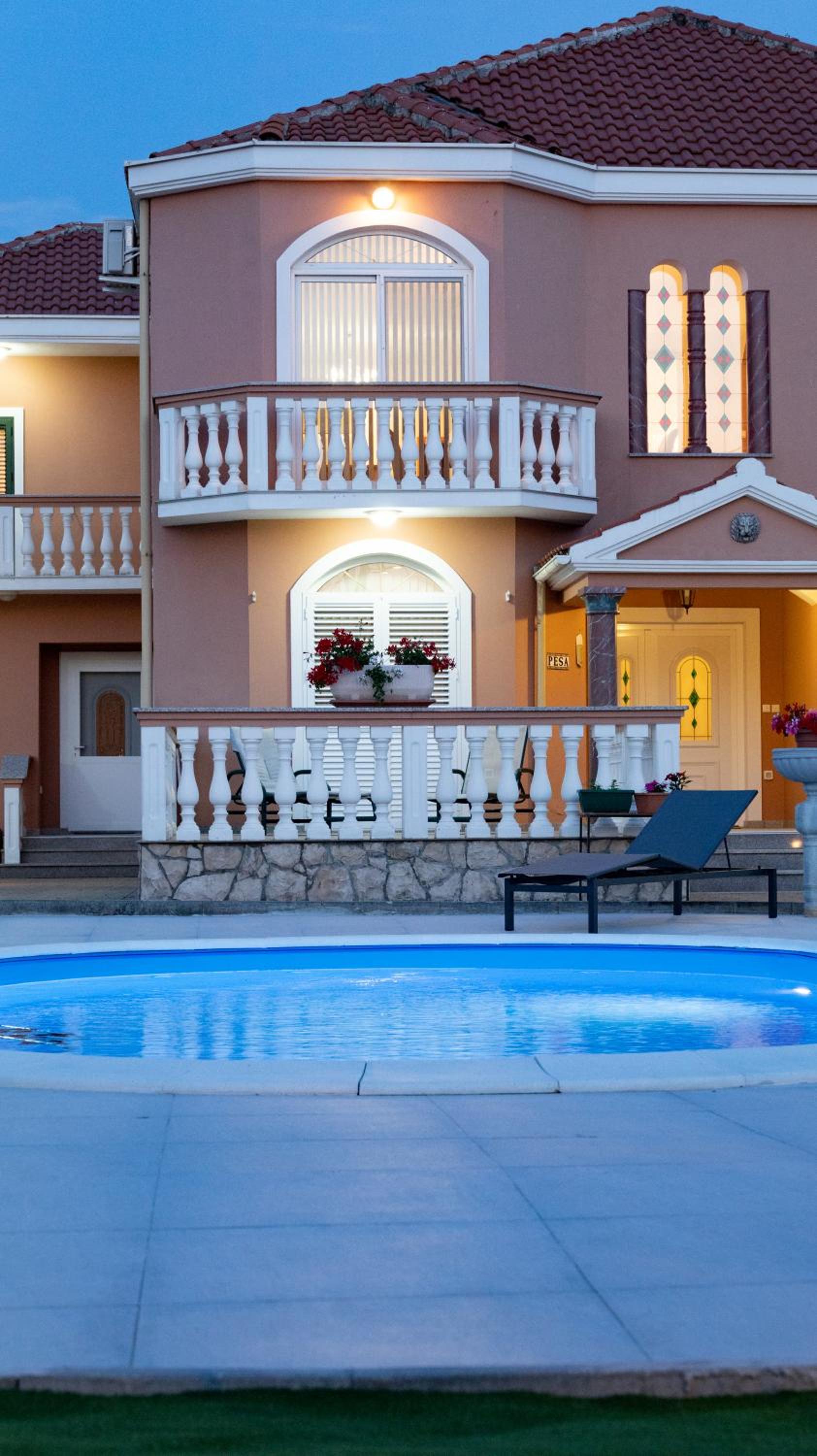 Villa photo 3