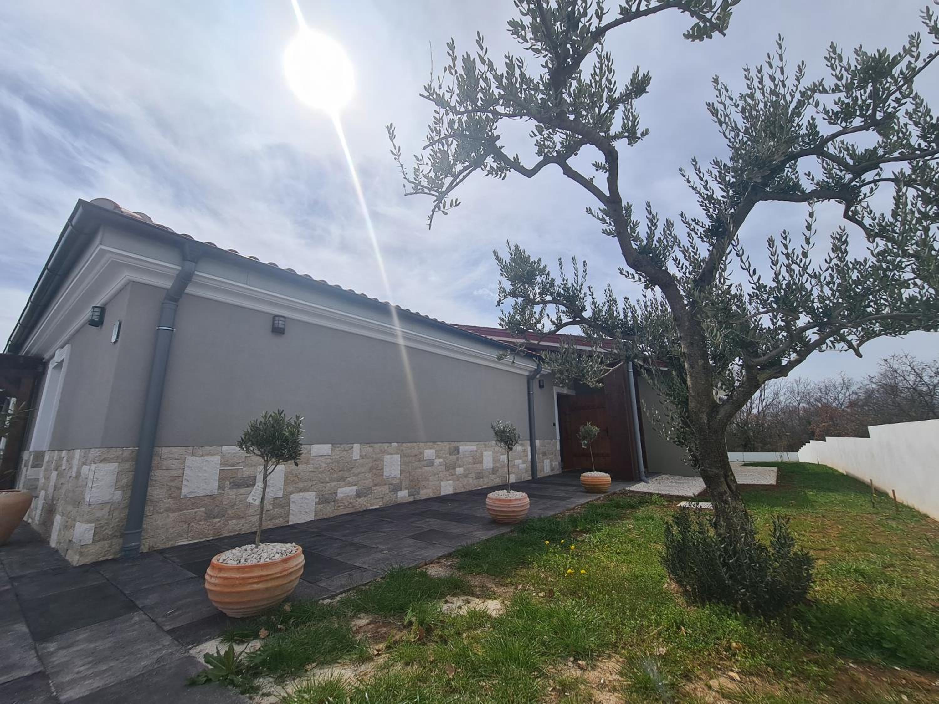 Villa photo 3