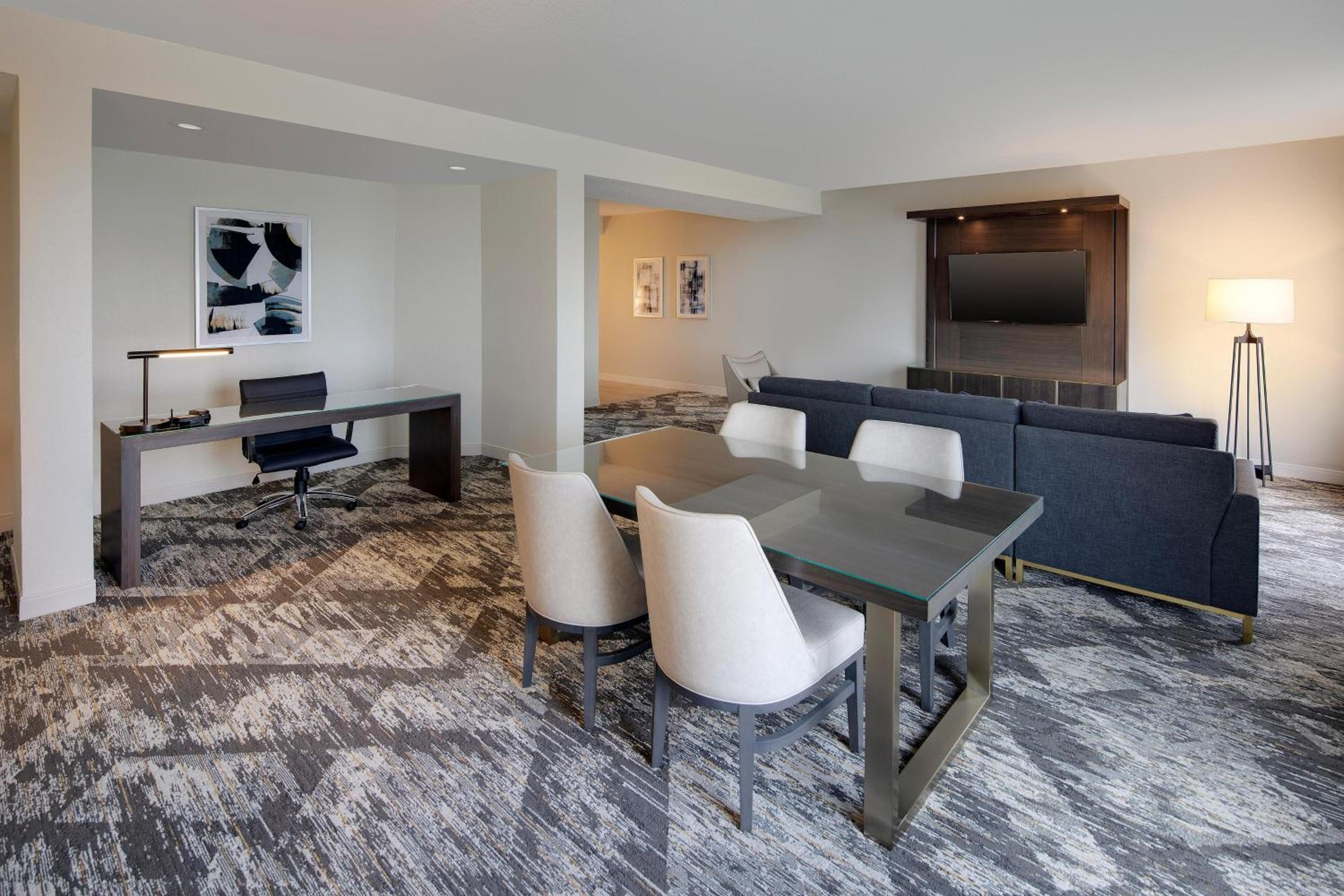 2 Bedroom Suite thumbnail 5