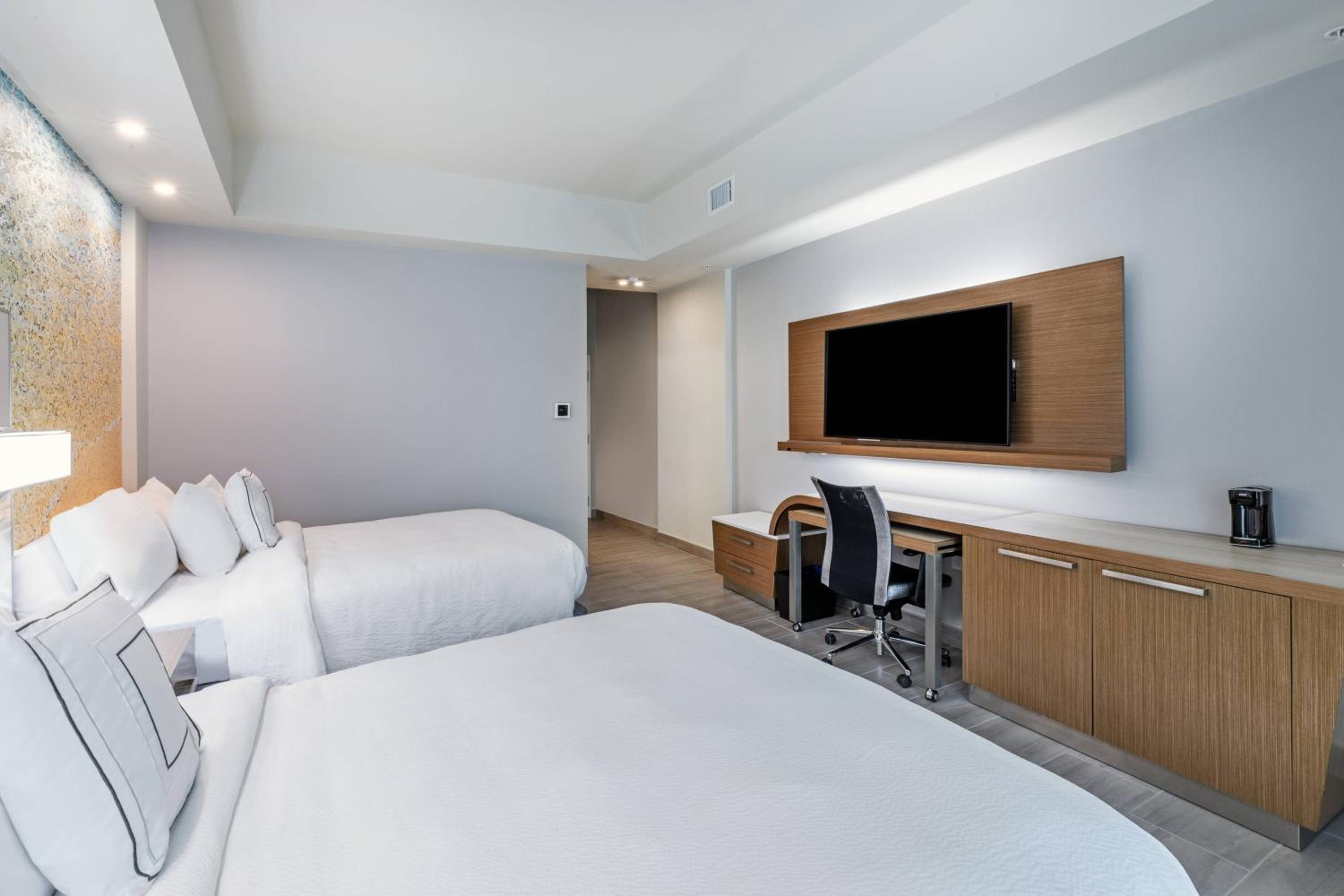 Inline, Suite, 2 Queen, Sofa bed, Ocean view, Balcony