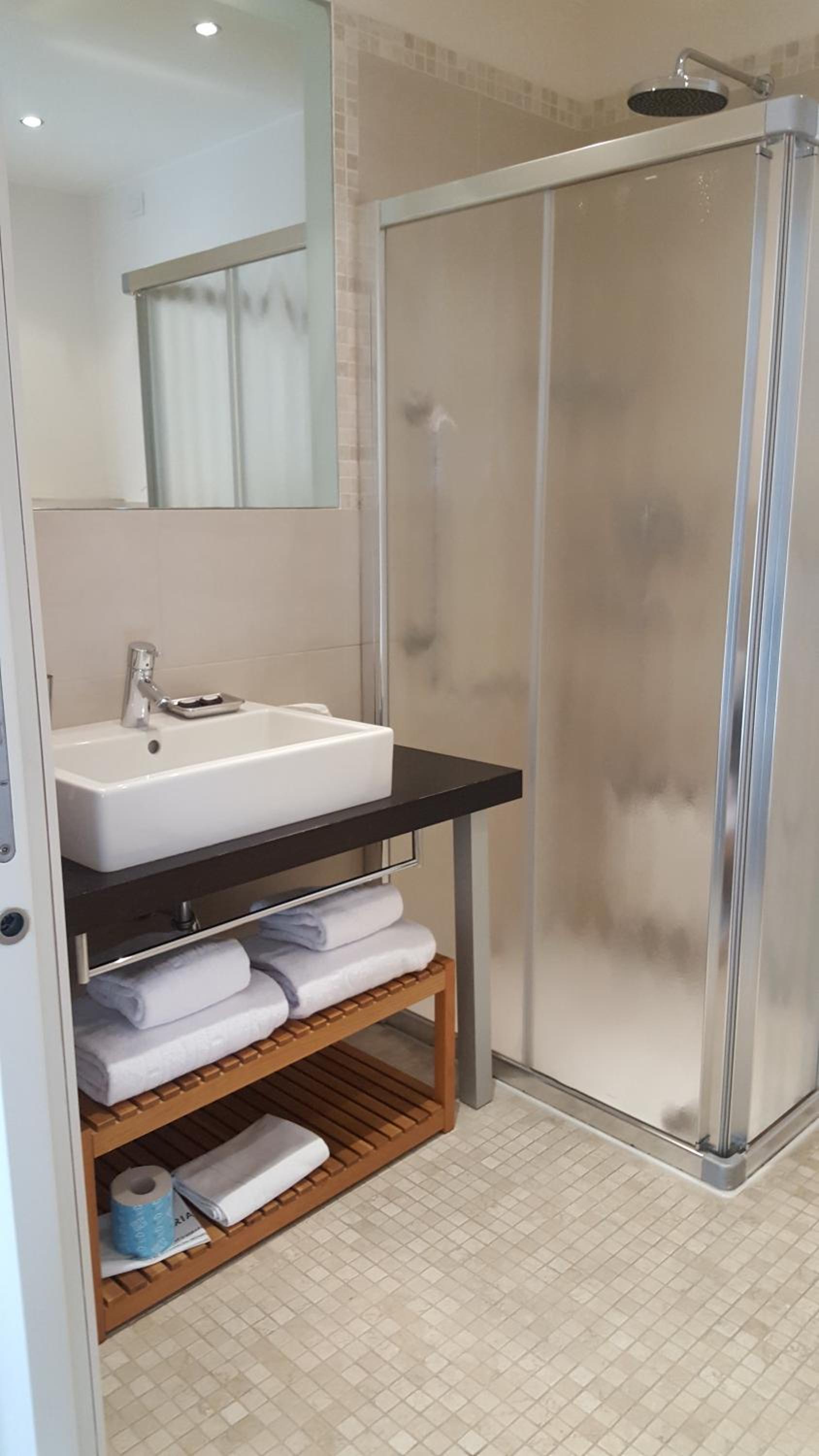 Comfort Double Room with Balcony and Side Sea View - Photo 9