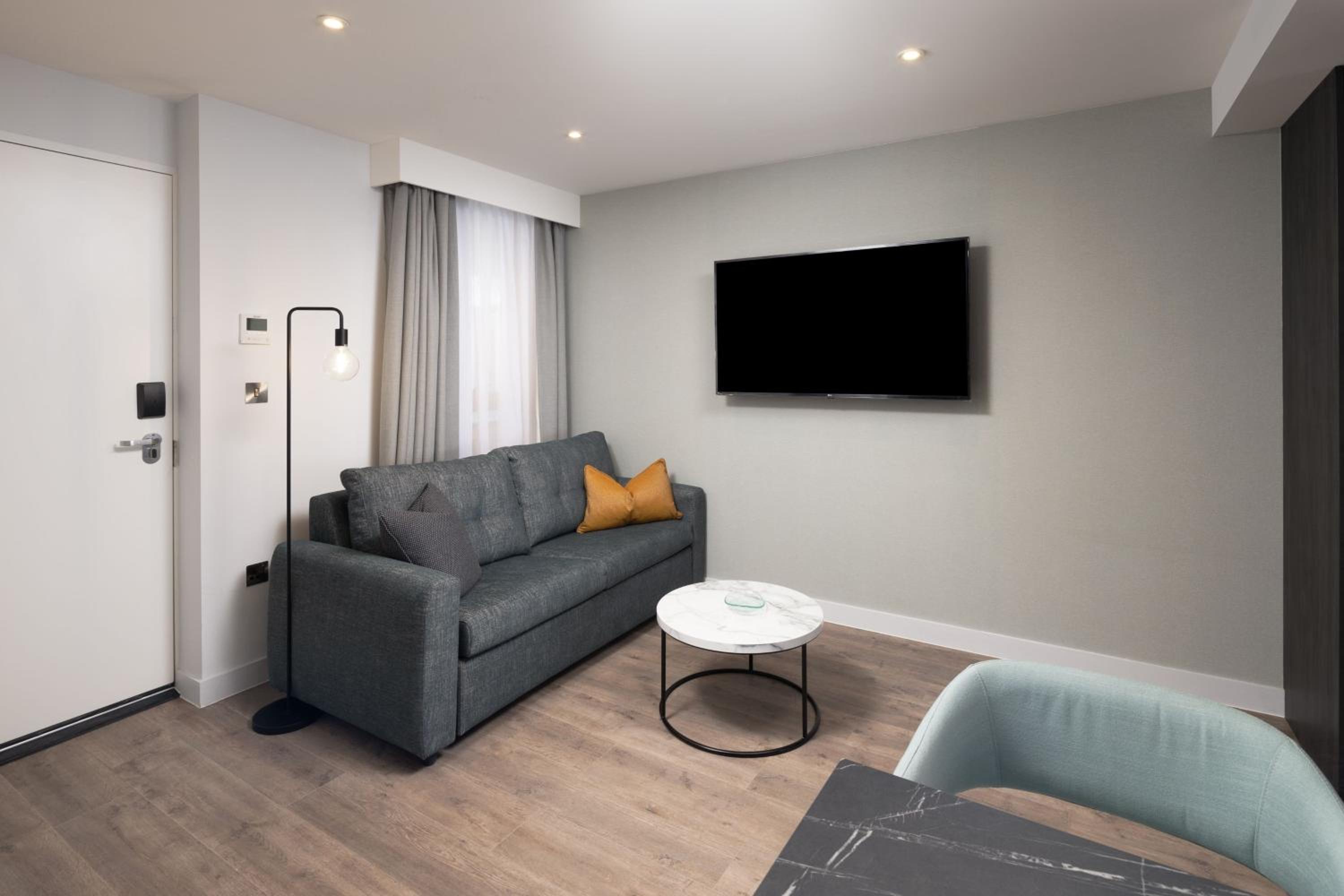 One-Bedroom Queen Suite with Sofa Bed - Photo 11