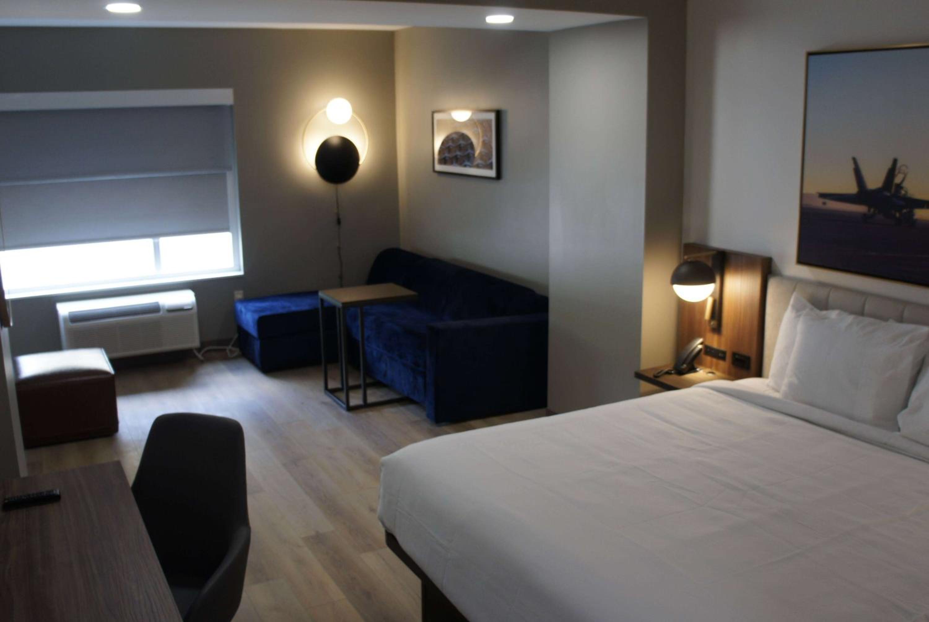 King Suite - Non-Smoking - Photo 1