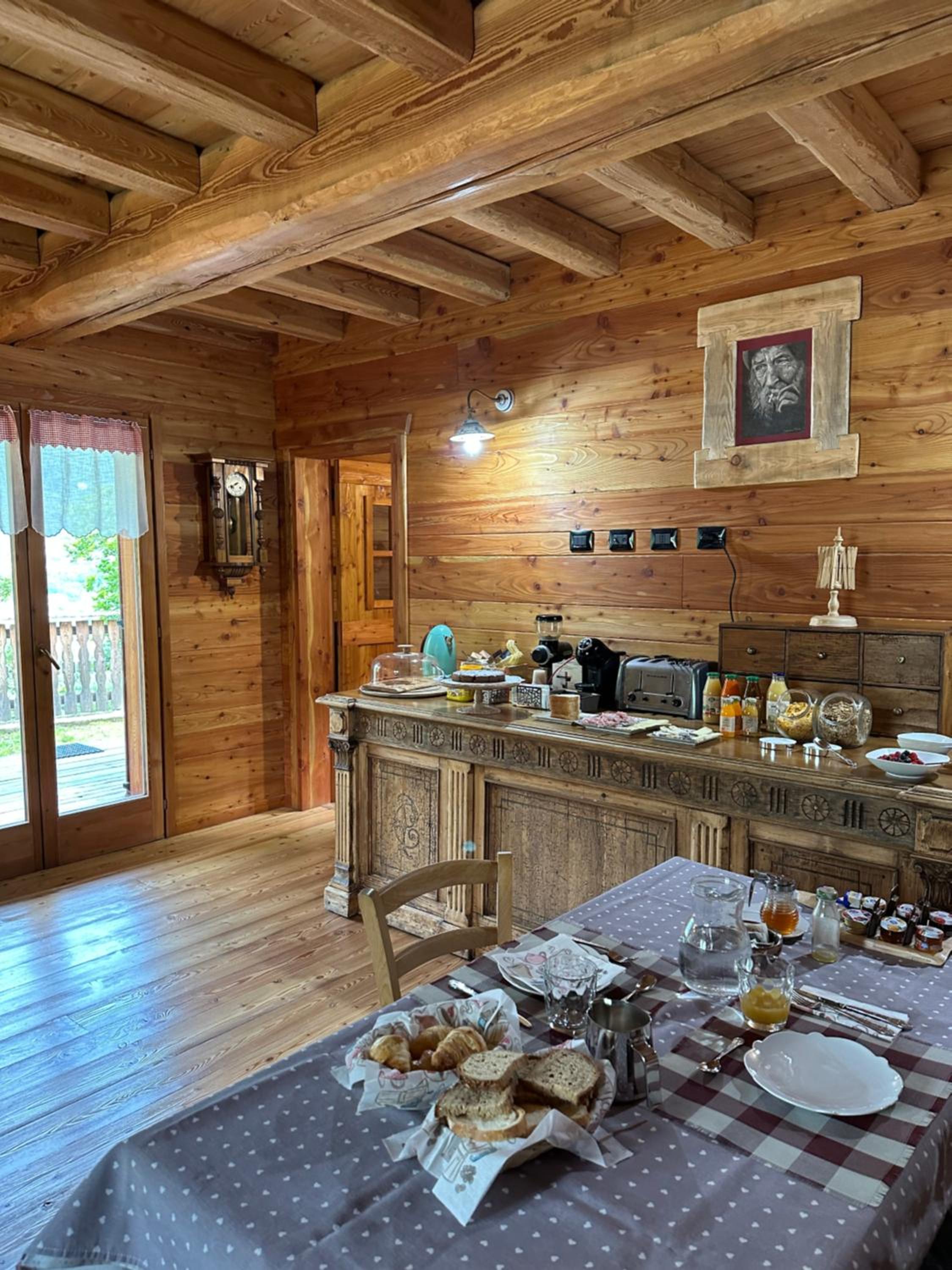Family Room with Mountain View photo 3