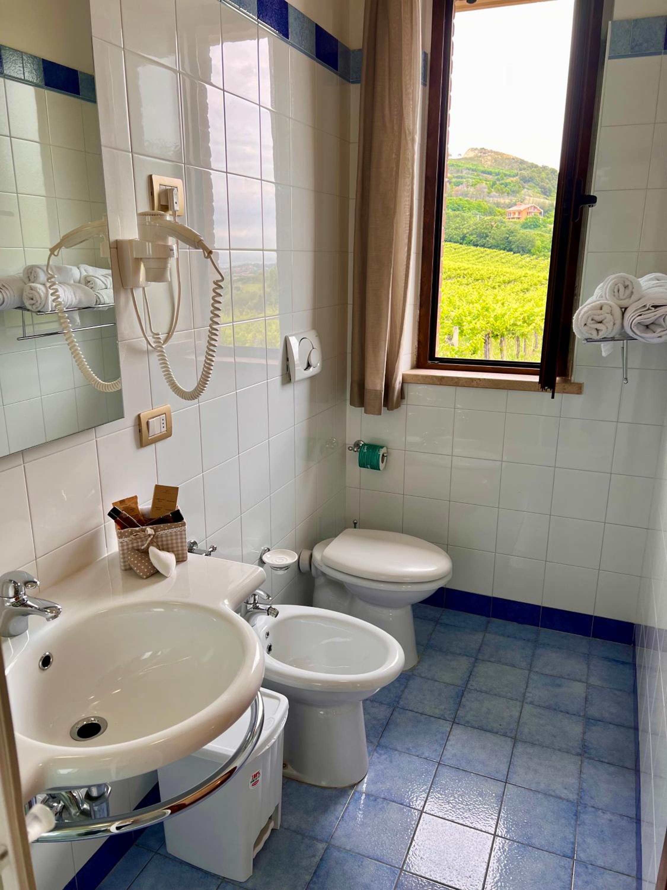 Double Room with Private Bathroom photo 3